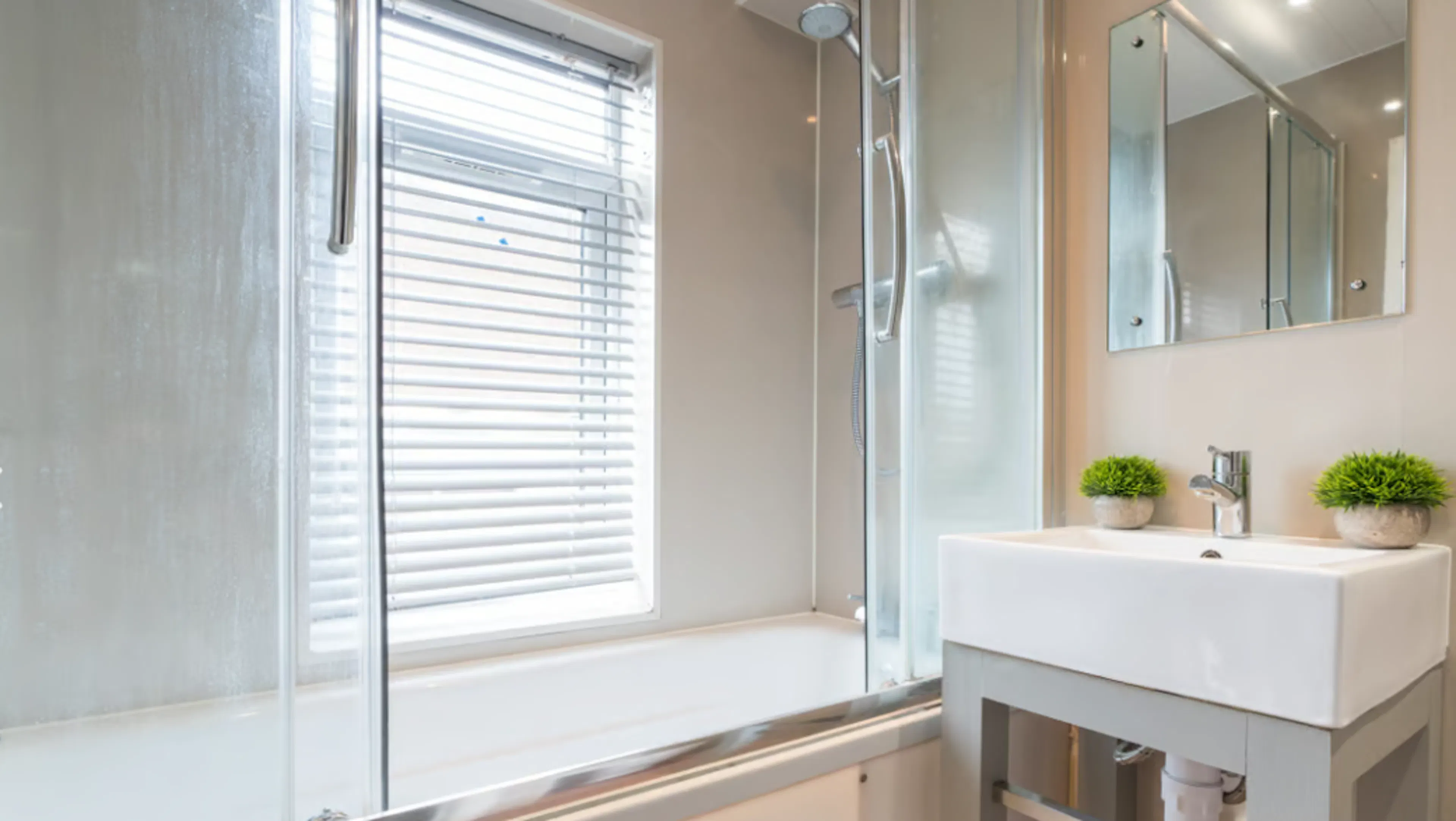 6 Bedroom Apartment BATHROOM 2