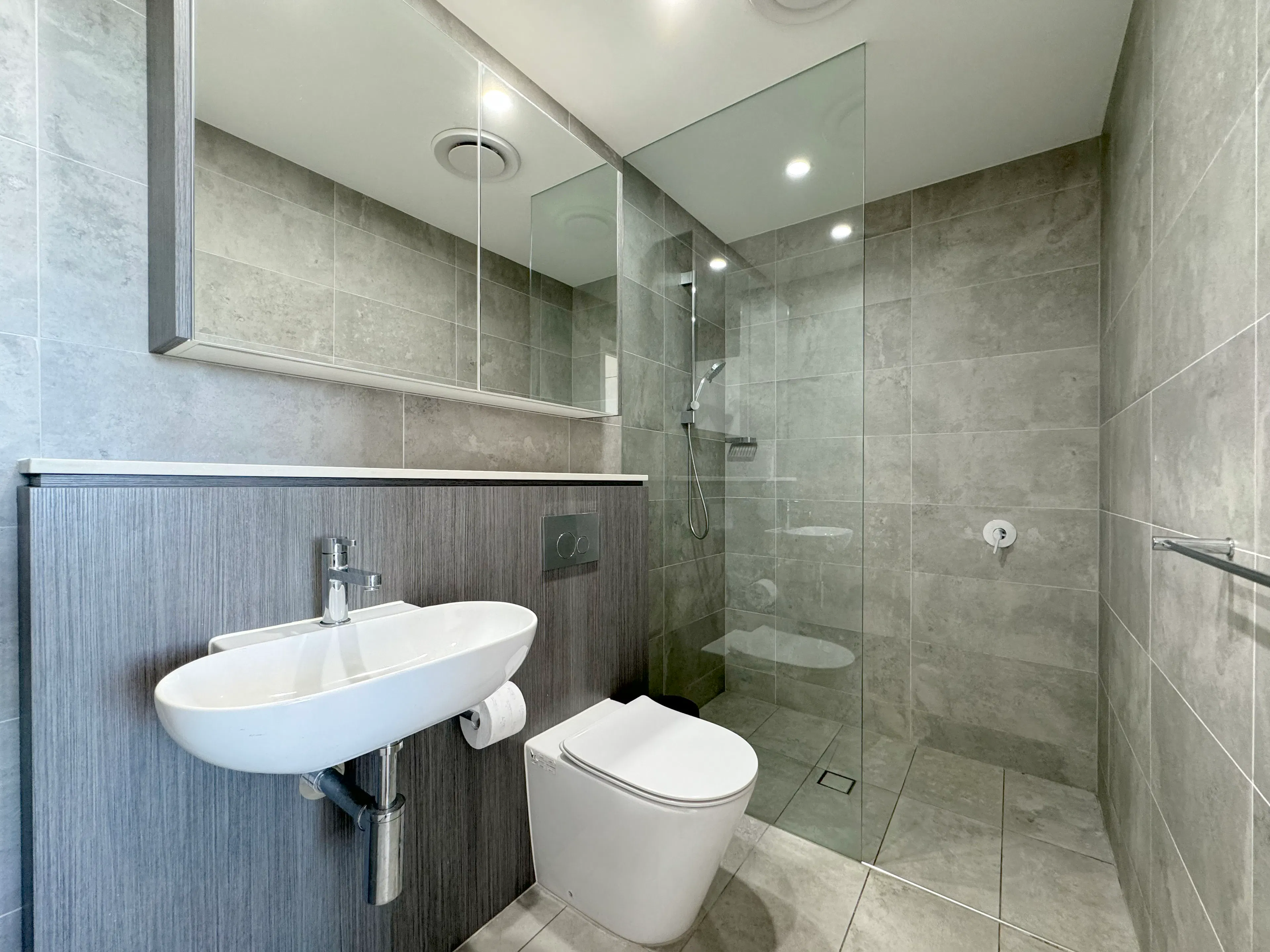 3 Bedroom 2 Bathroom BATHROOM 4