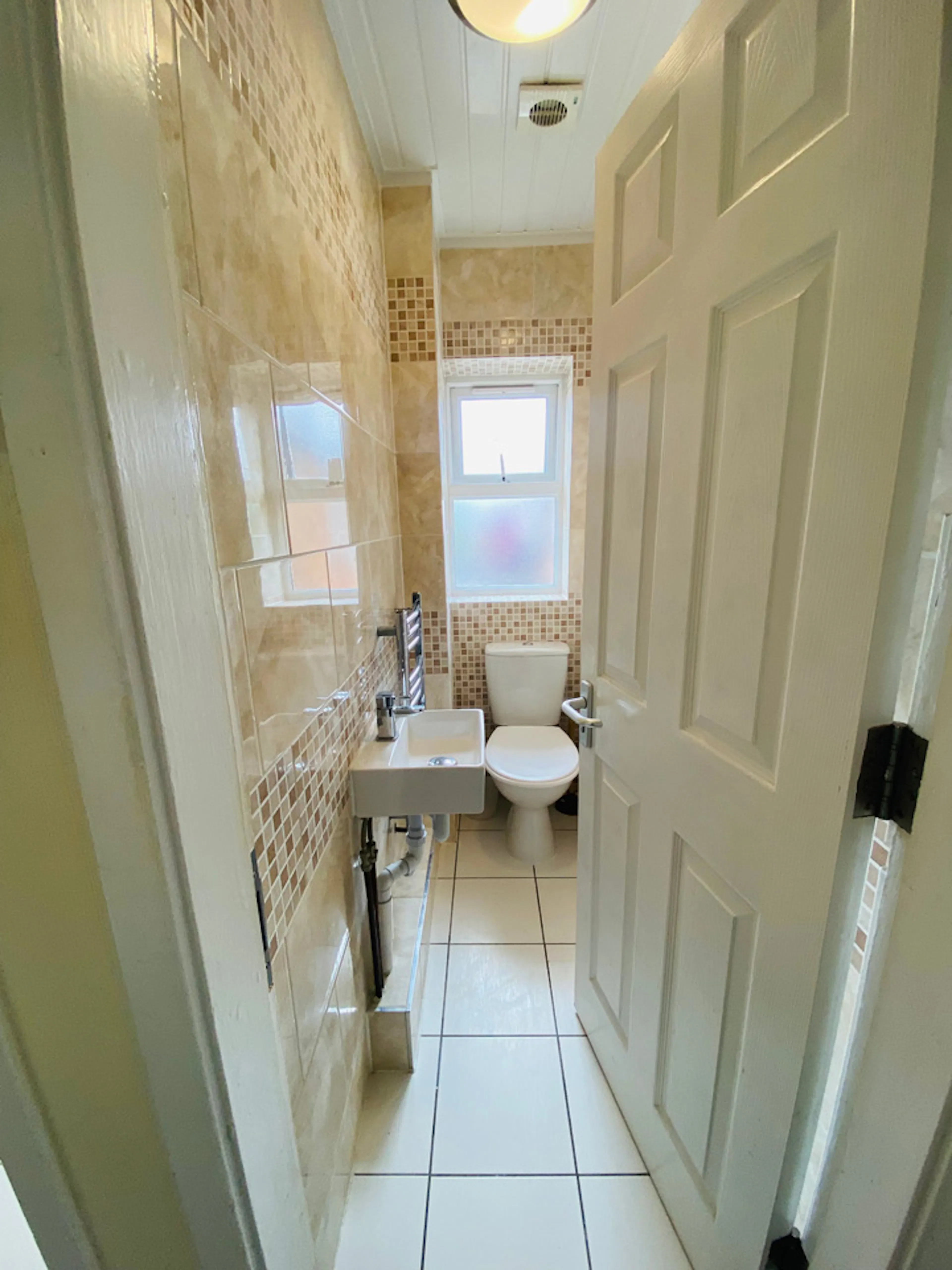 3 Bedroom Apartment BATHROOM 2