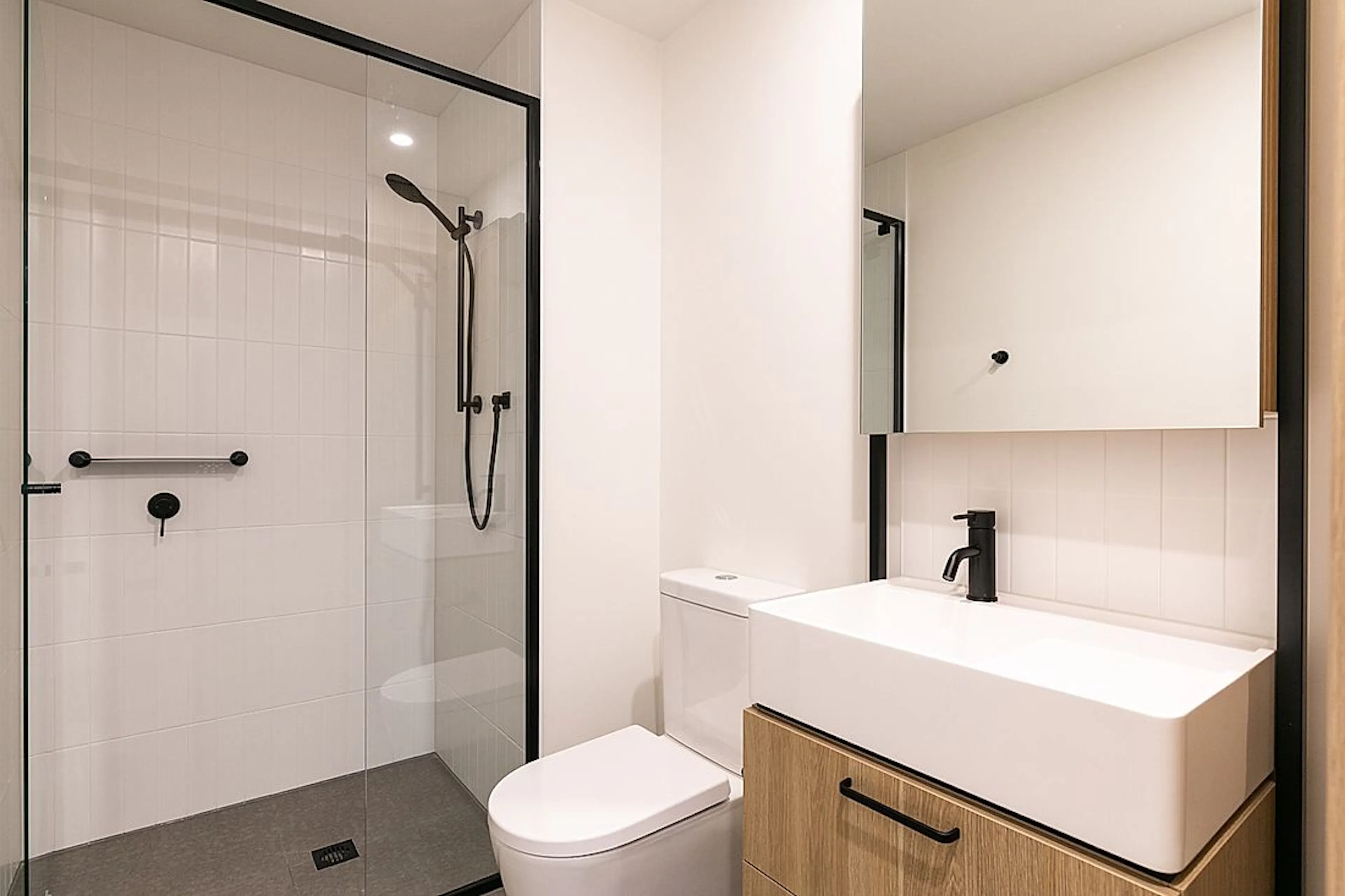 1 Bedroom Apartment BATHROOM 3