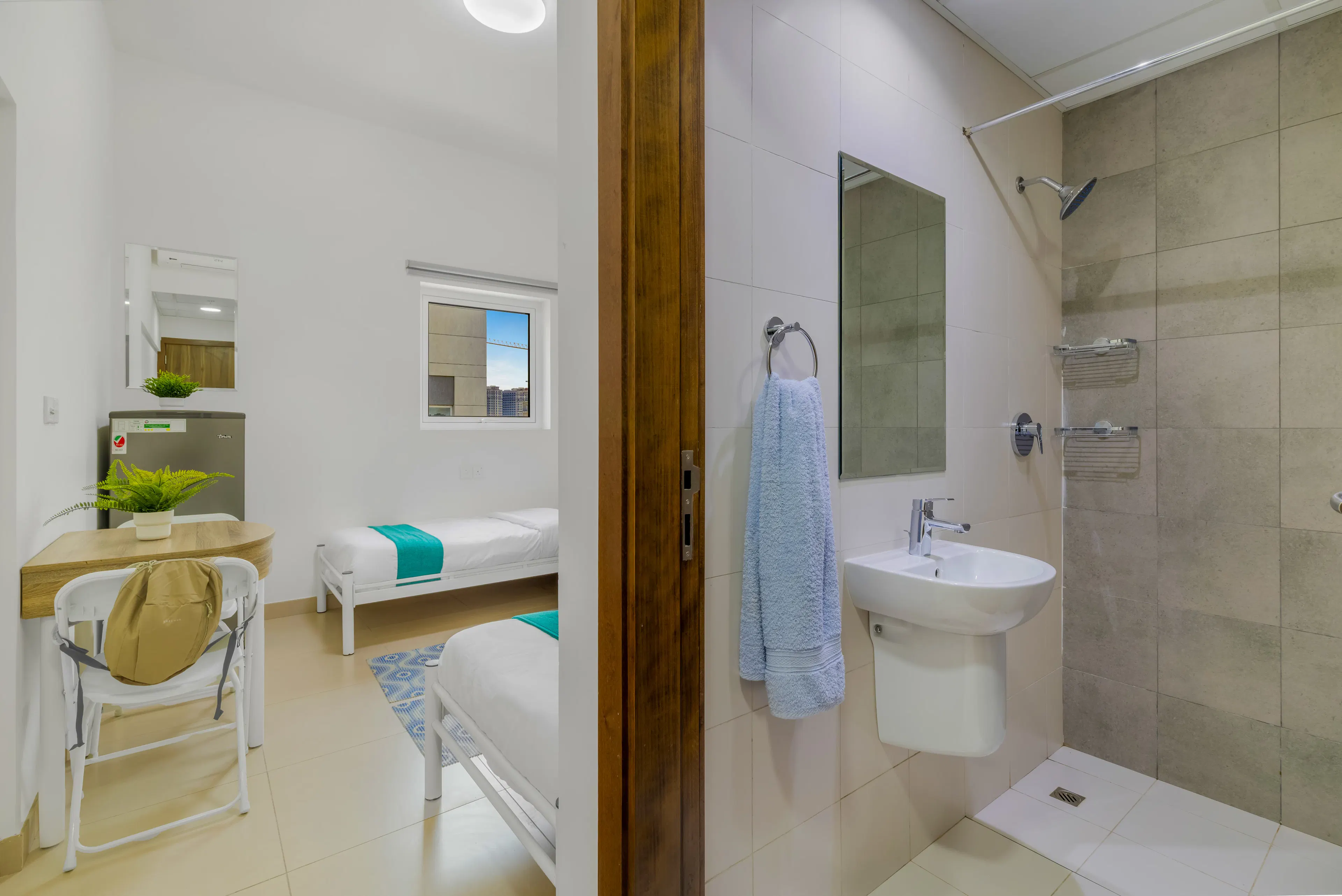 Standard Sharing BATHROOM 4