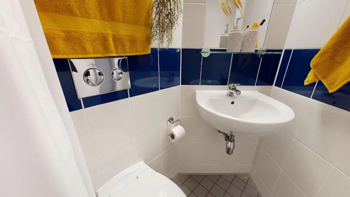 Silver En-Suite BATHROOM