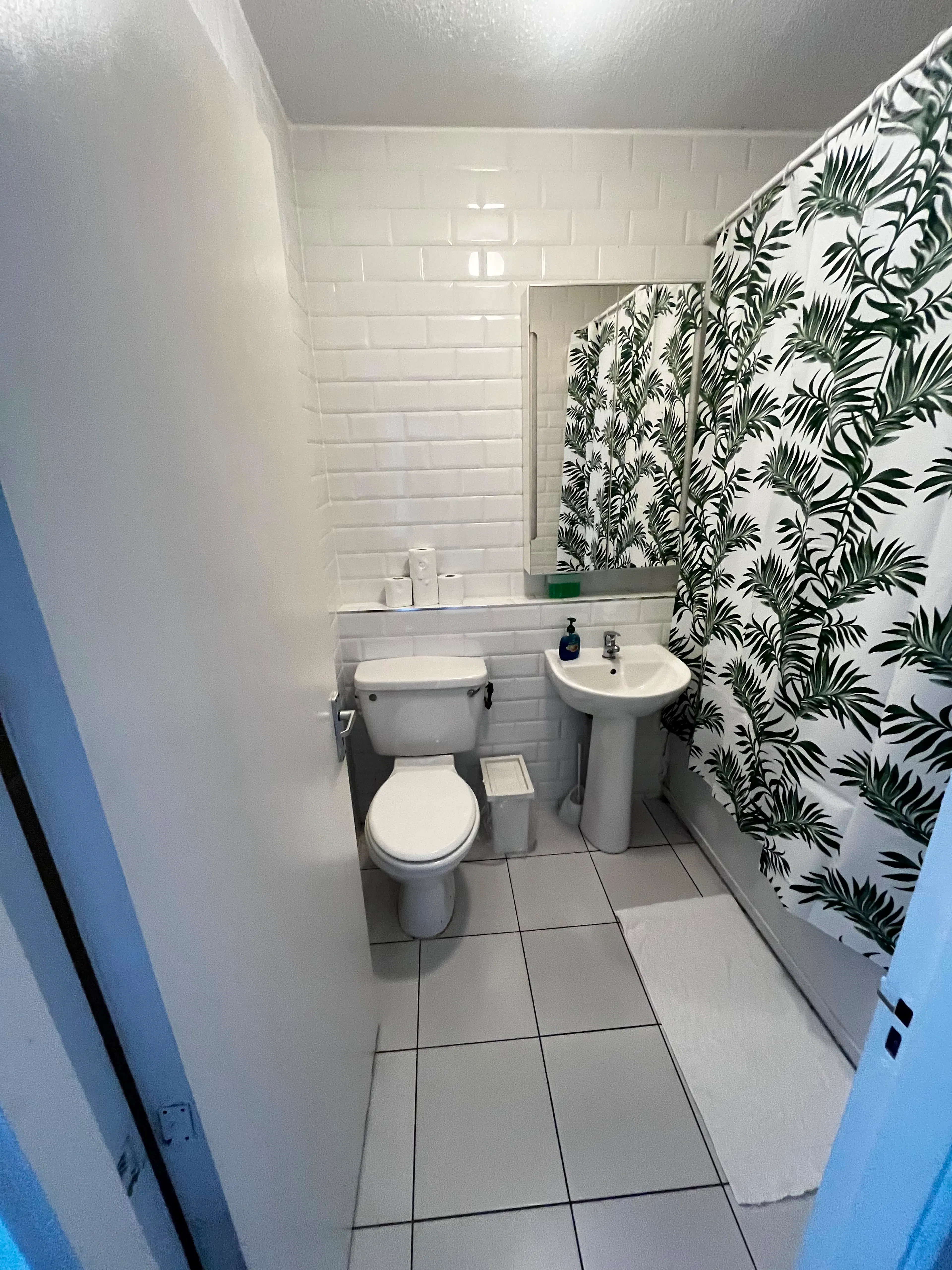 Double Non En Suite BATHROOM 3