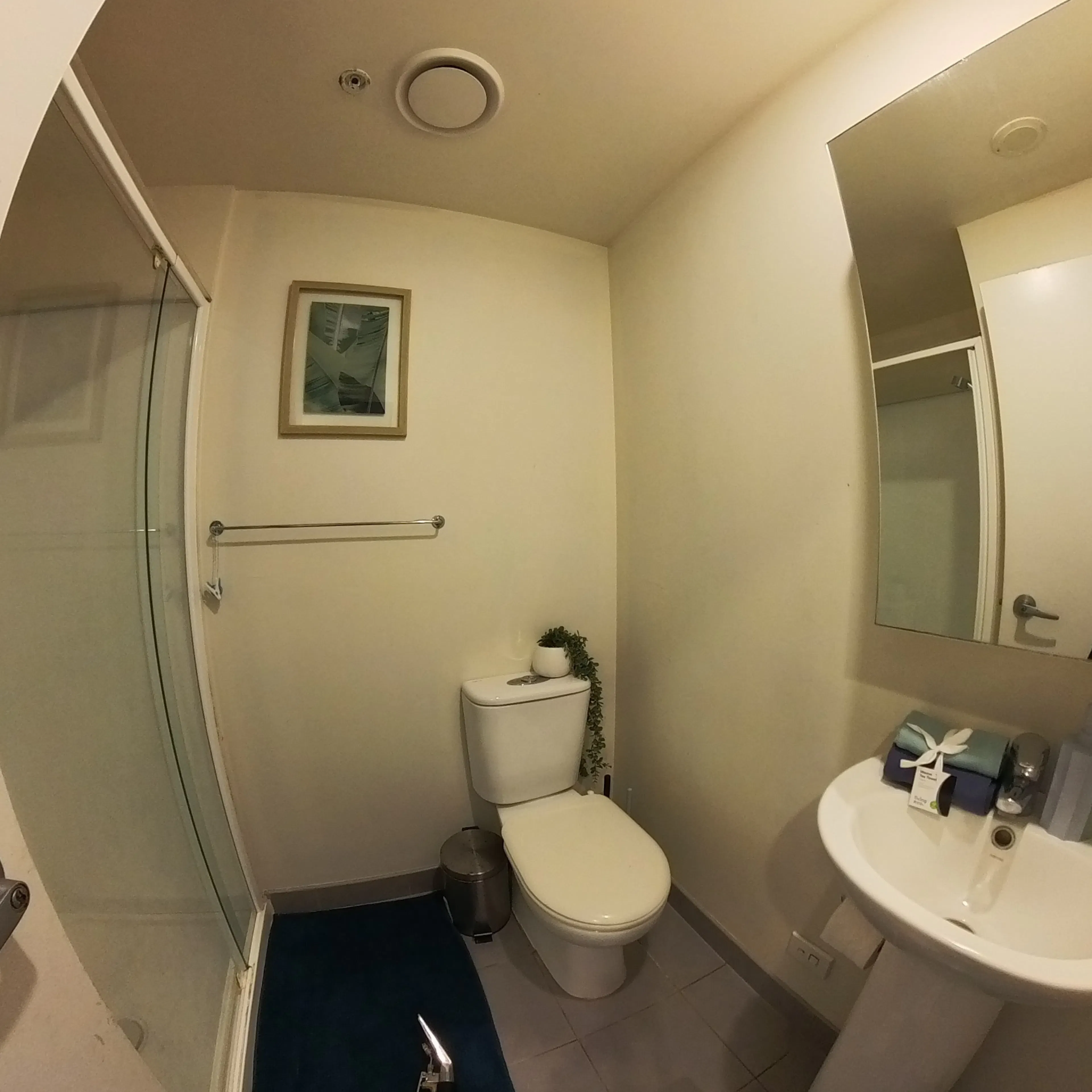 Room 1 (Bed 3, Bath 1) BATHROOM 1