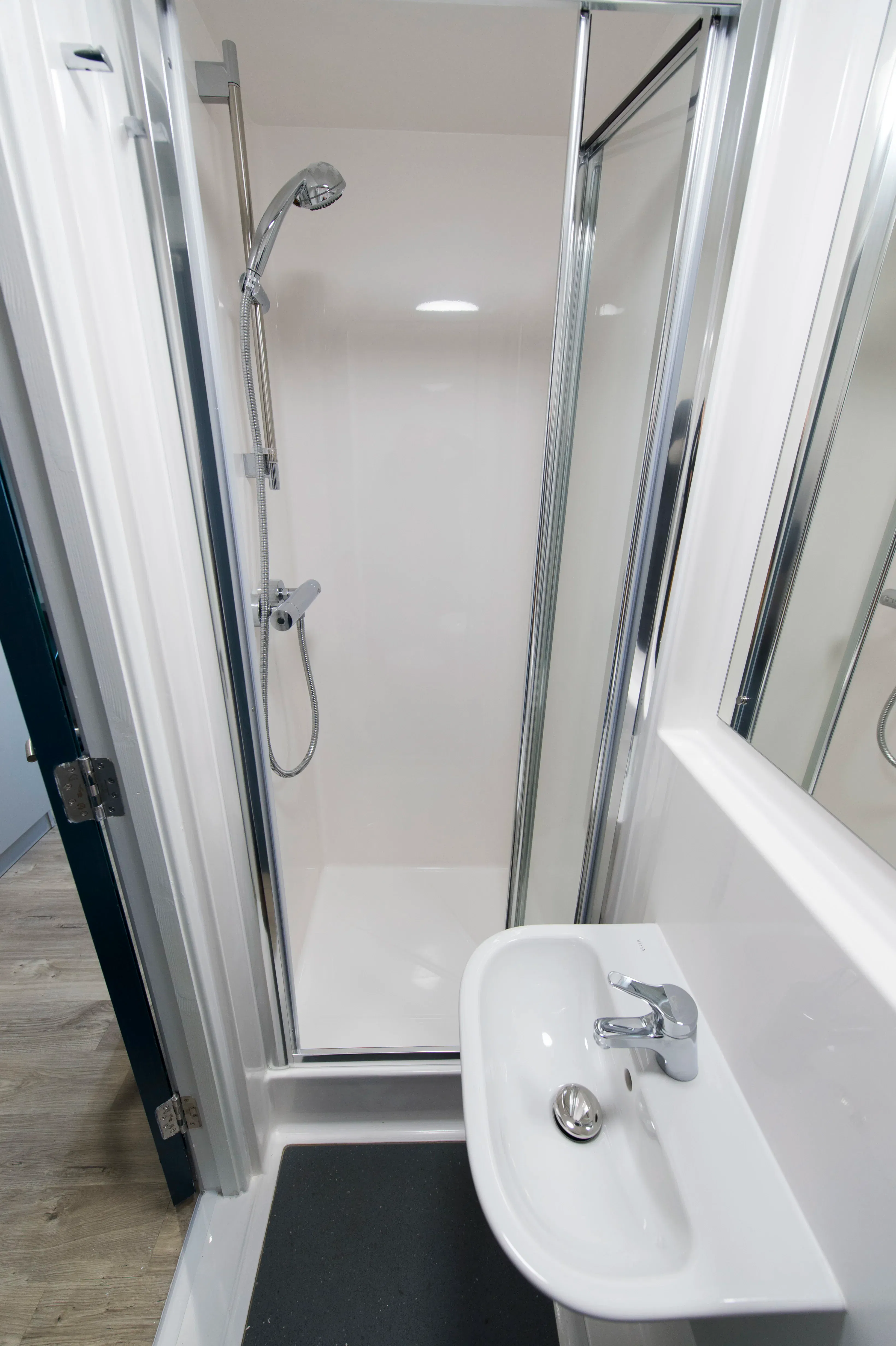 Bronze Two Bedroom Apartment BATHROOM 3