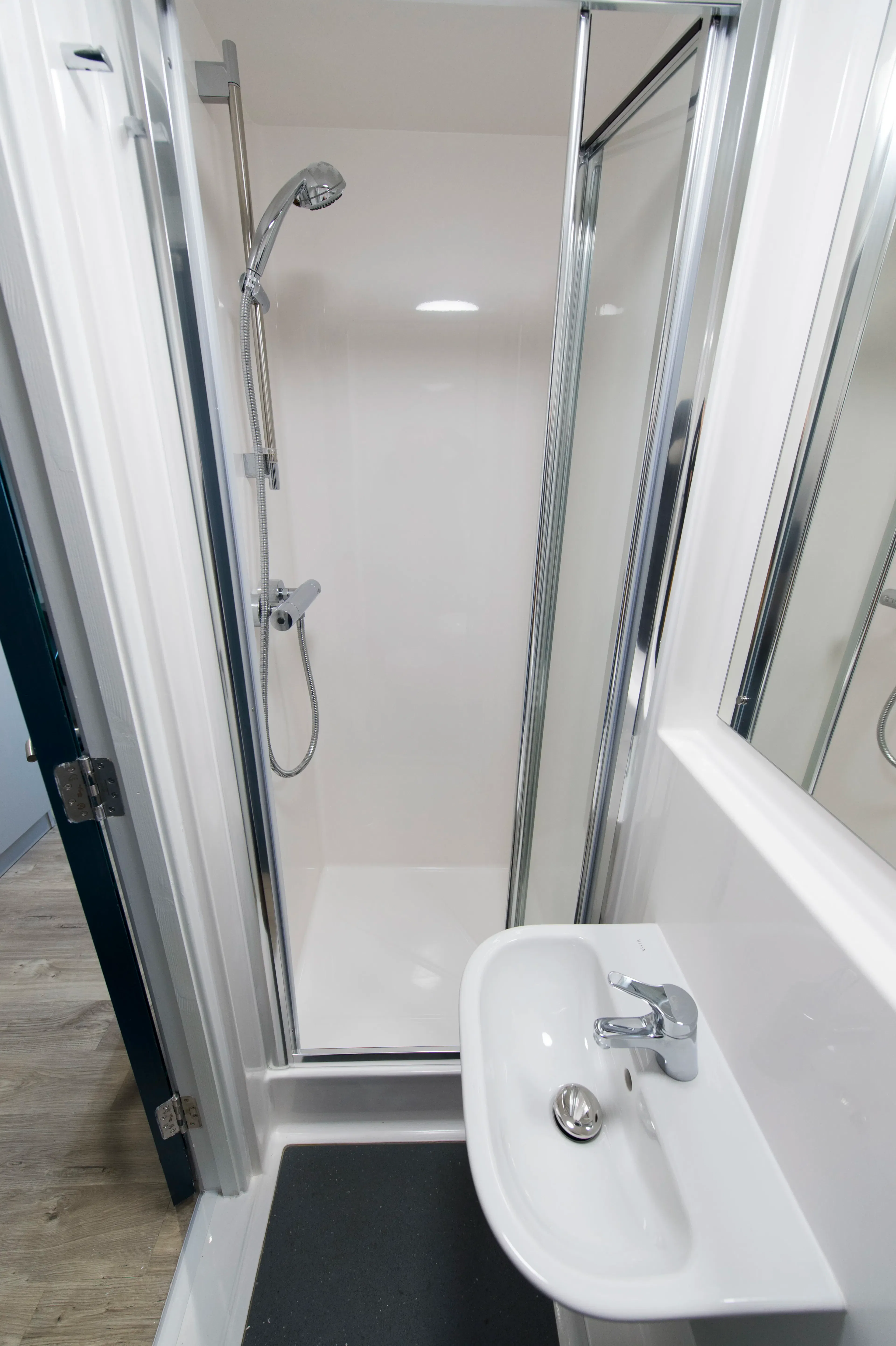 Bronze Two Bedroom Apartment BATHROOM 3