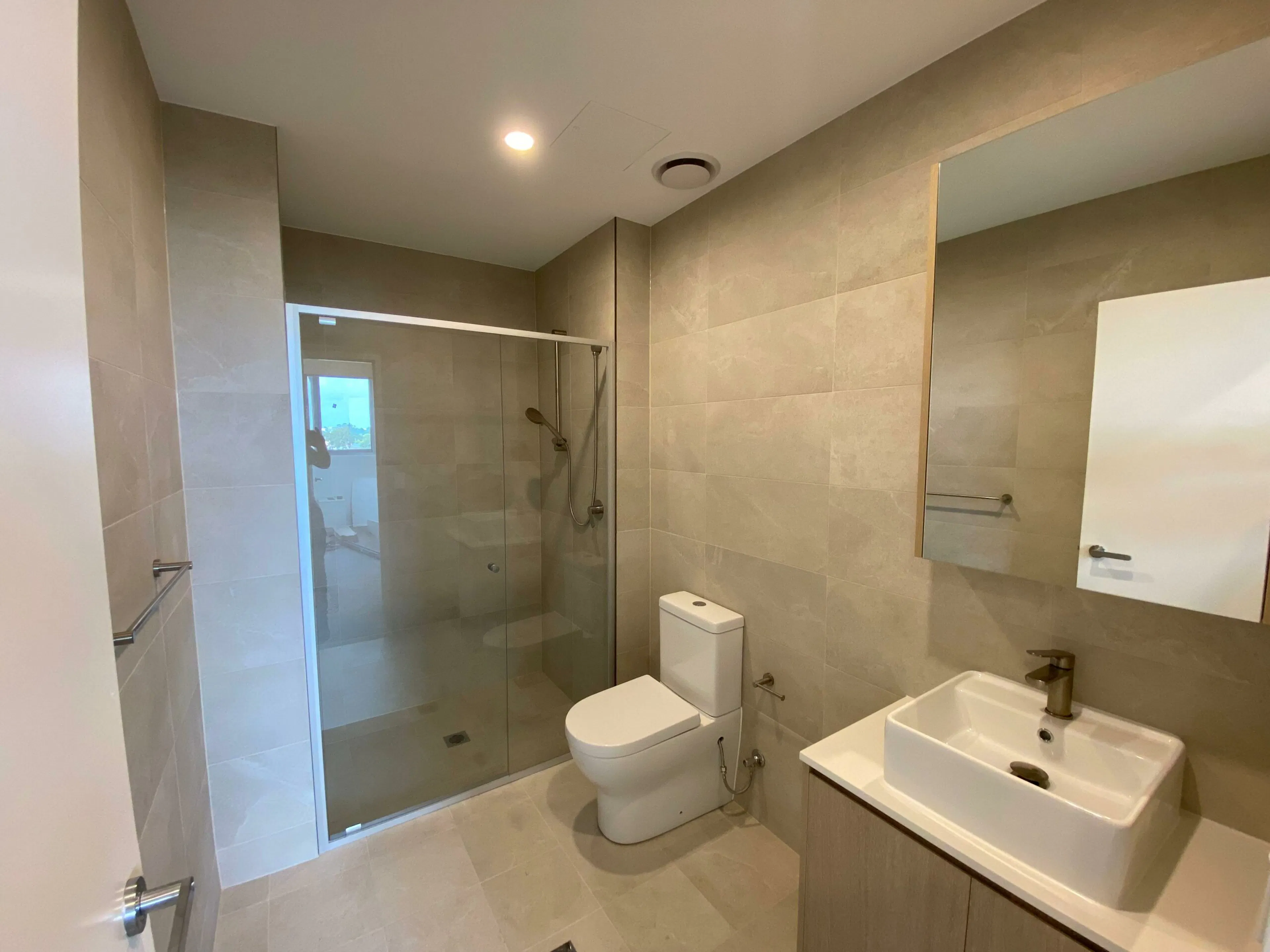 3 Bedroom 2 Bathroom BATHROOM 2