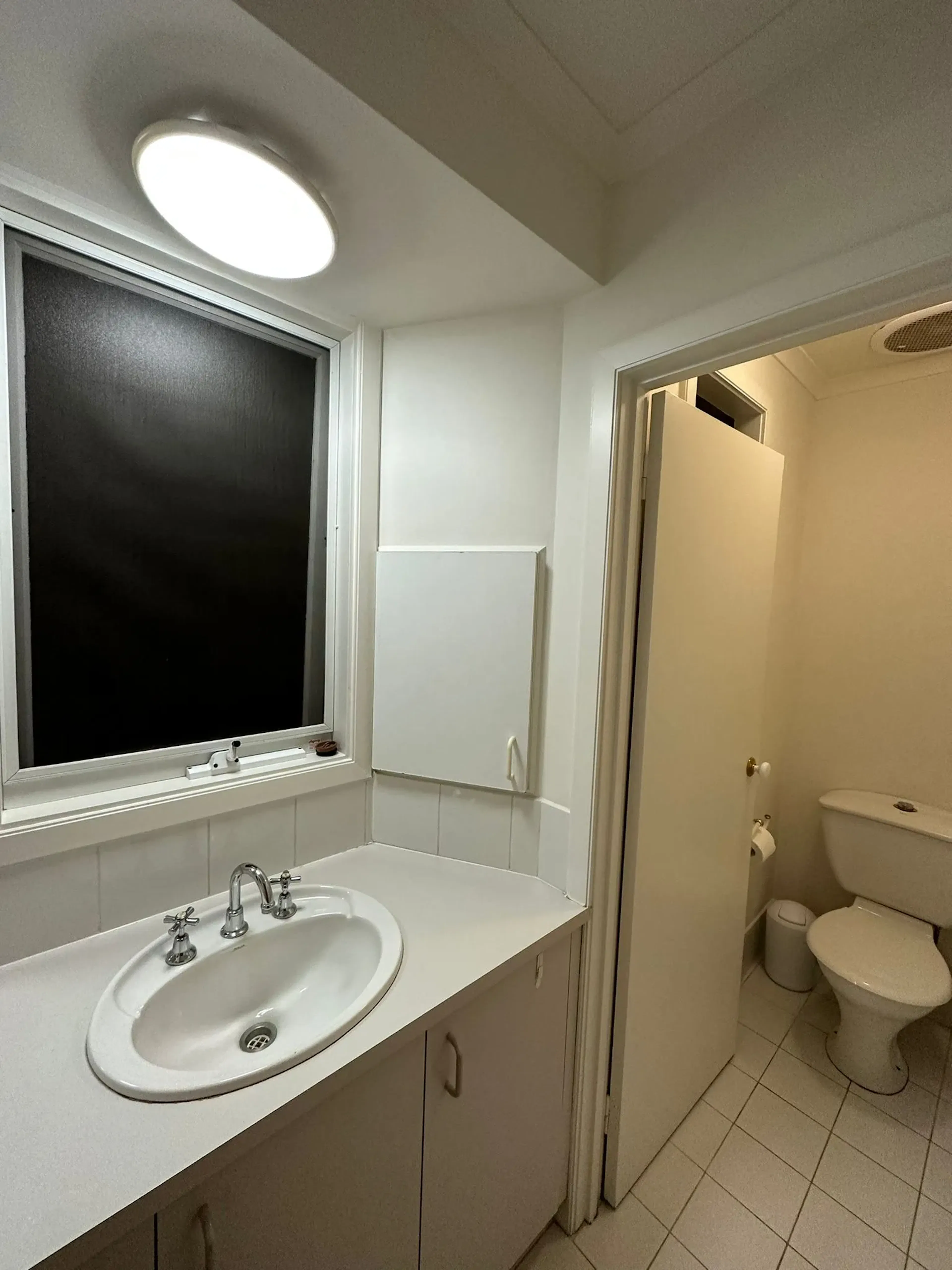 Room 3 (Non-Ensuite) BATHROOM 4
