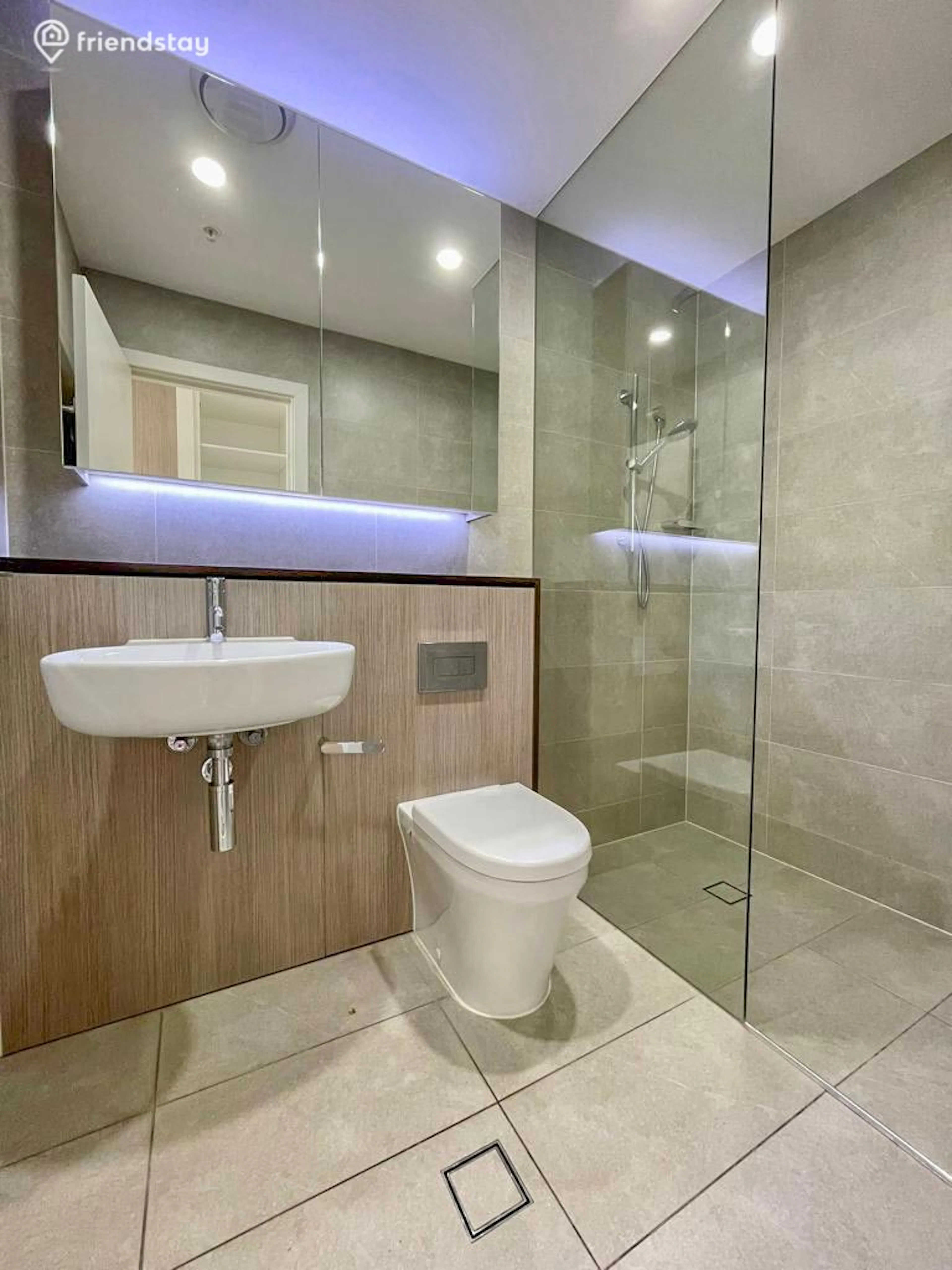 Master Ensuite BATHROOM 3