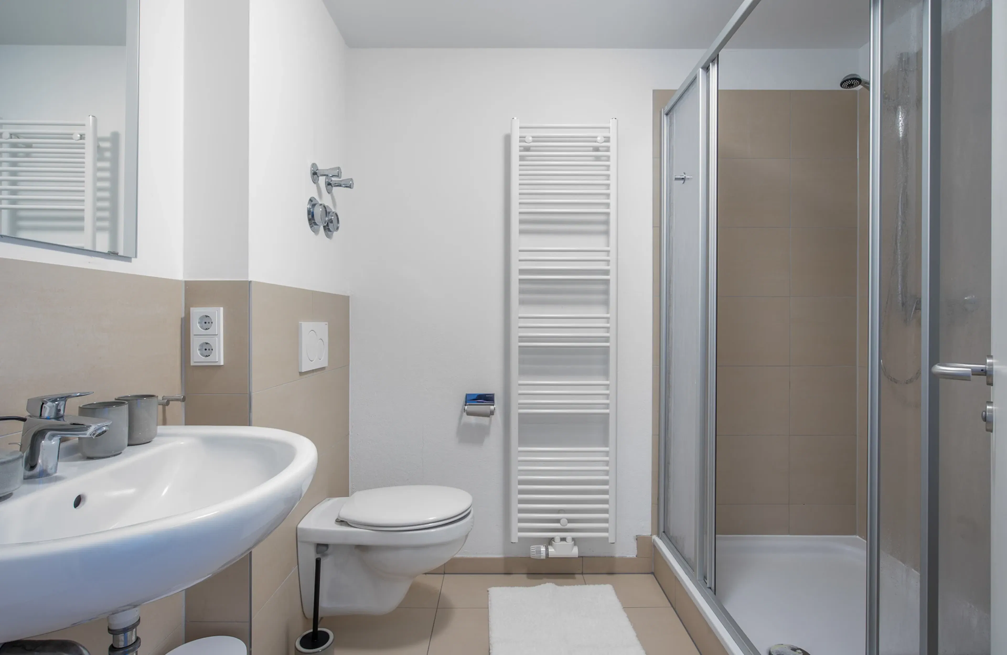 BATHROOM BATHROOM 4