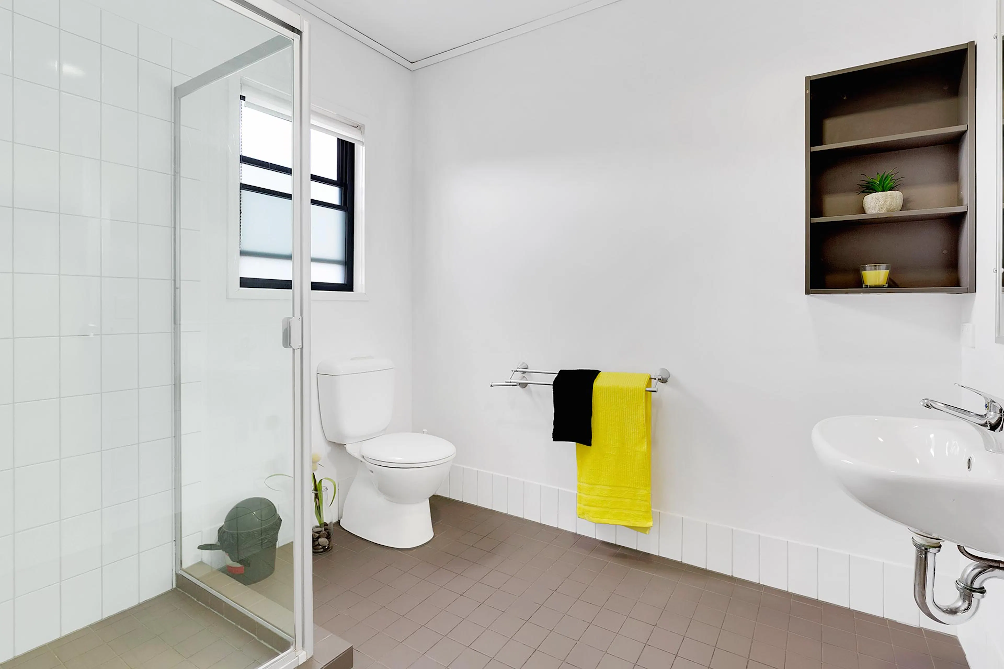 Large + PWD Rooms BATHROOM 3
