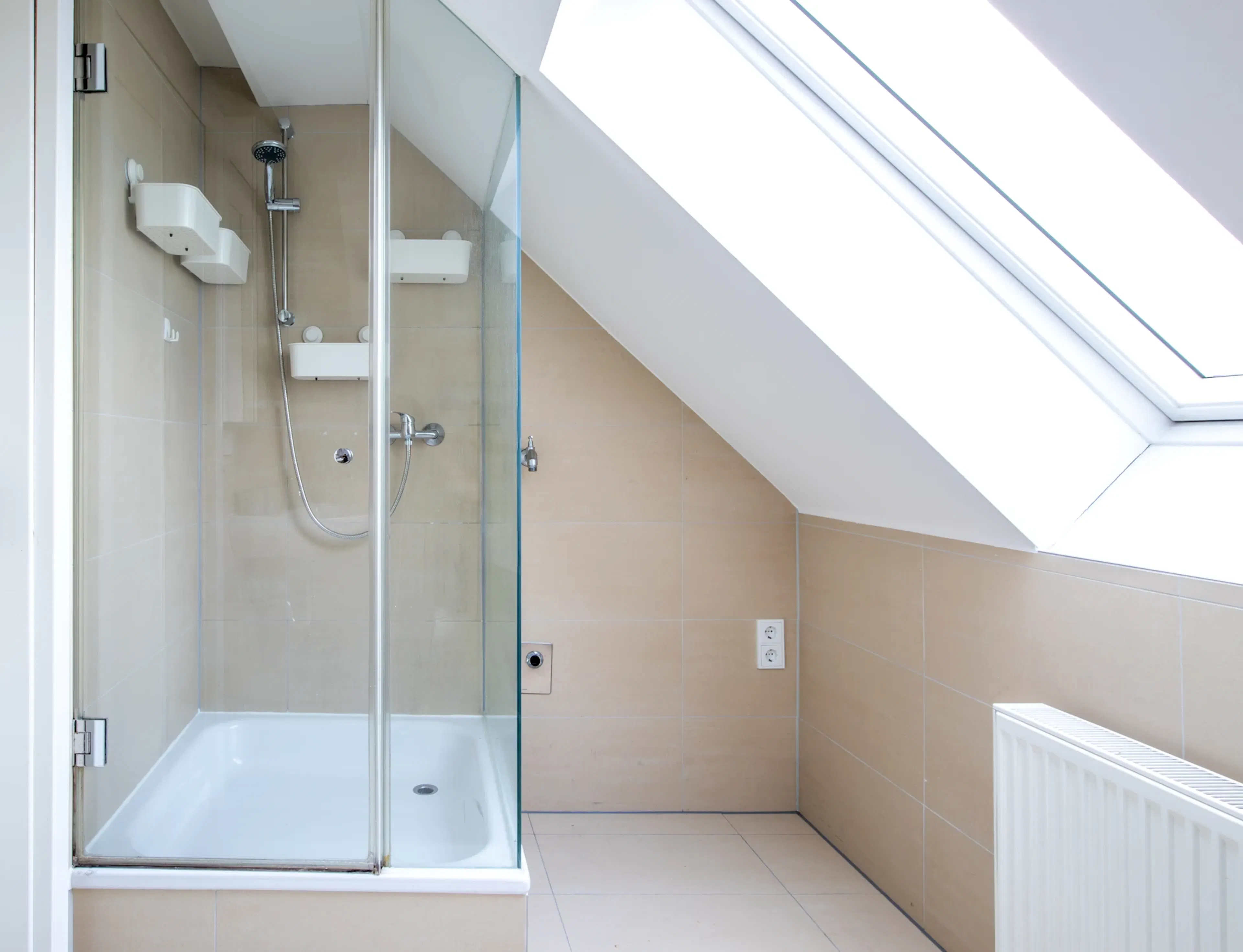 Apartment BATHROOM 4