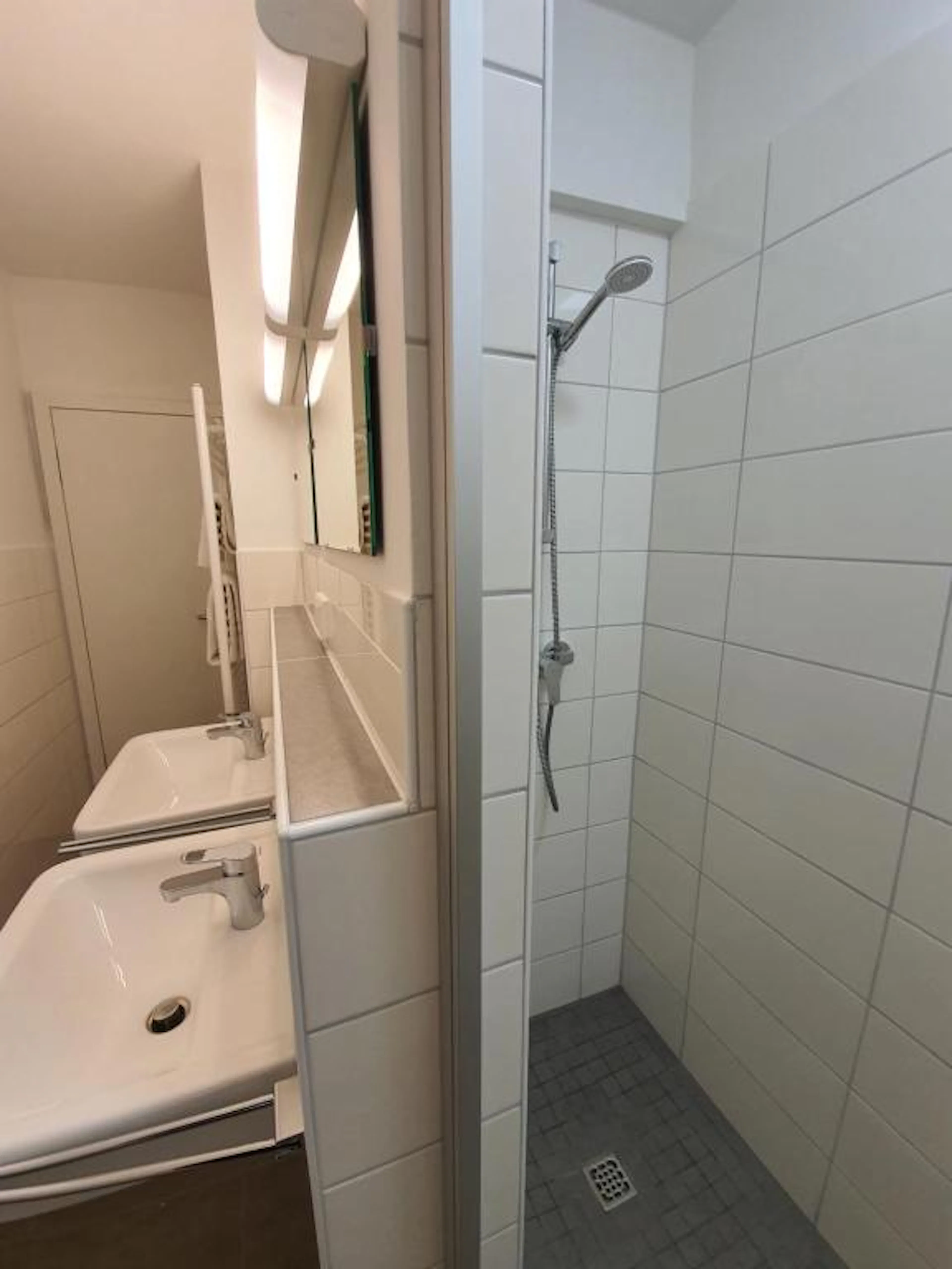 BATHROOM BATHROOM 3