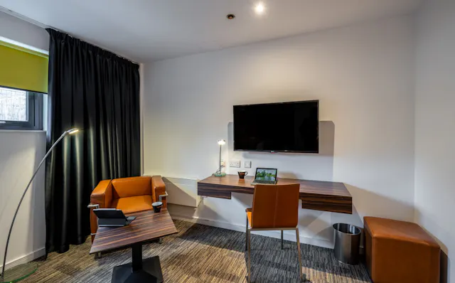 Silver Studio room image 2