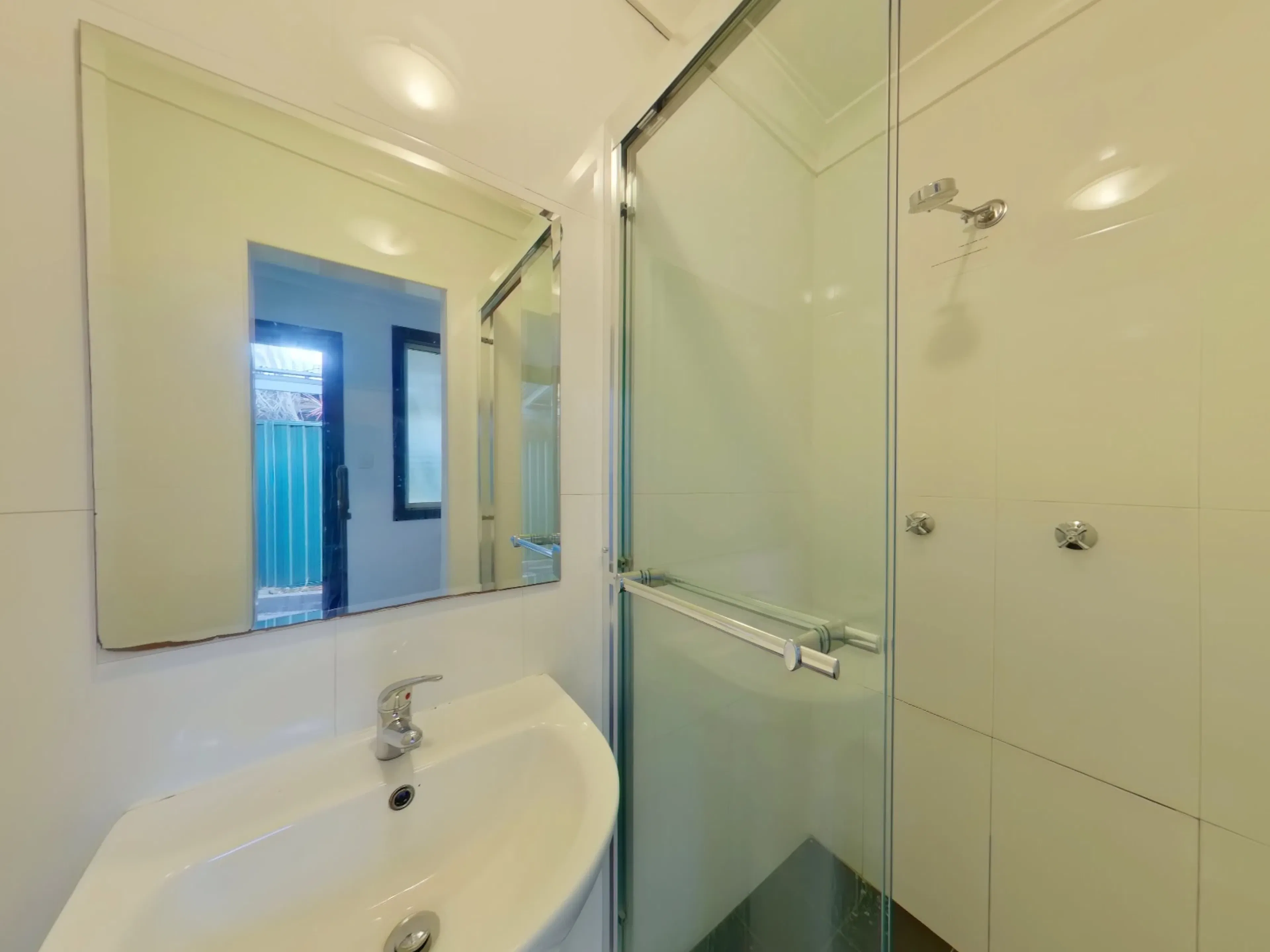 BATHROOM BATHROOM 3