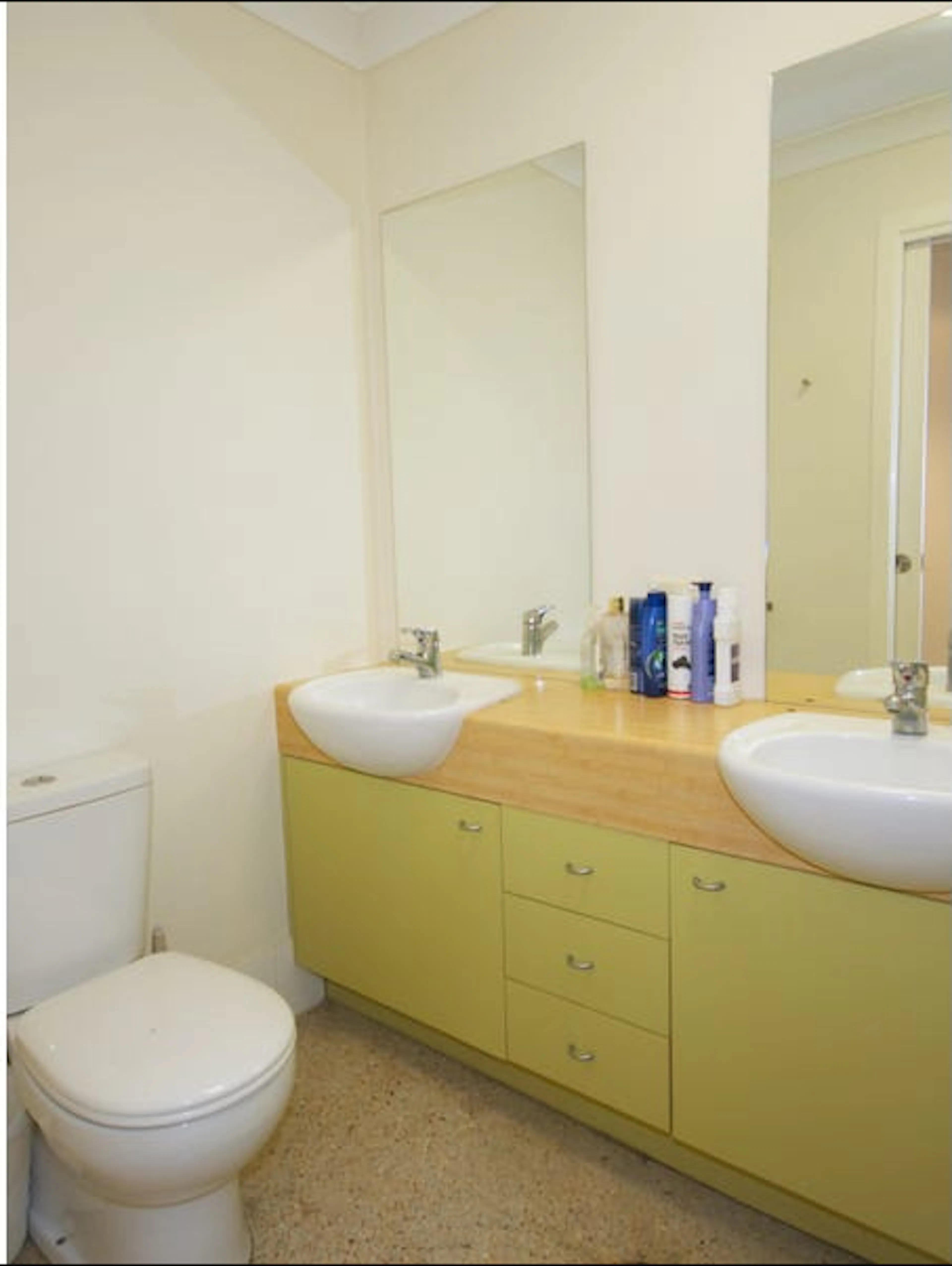 Beautiful Room with A/C & Ensuite BATHROOM 4