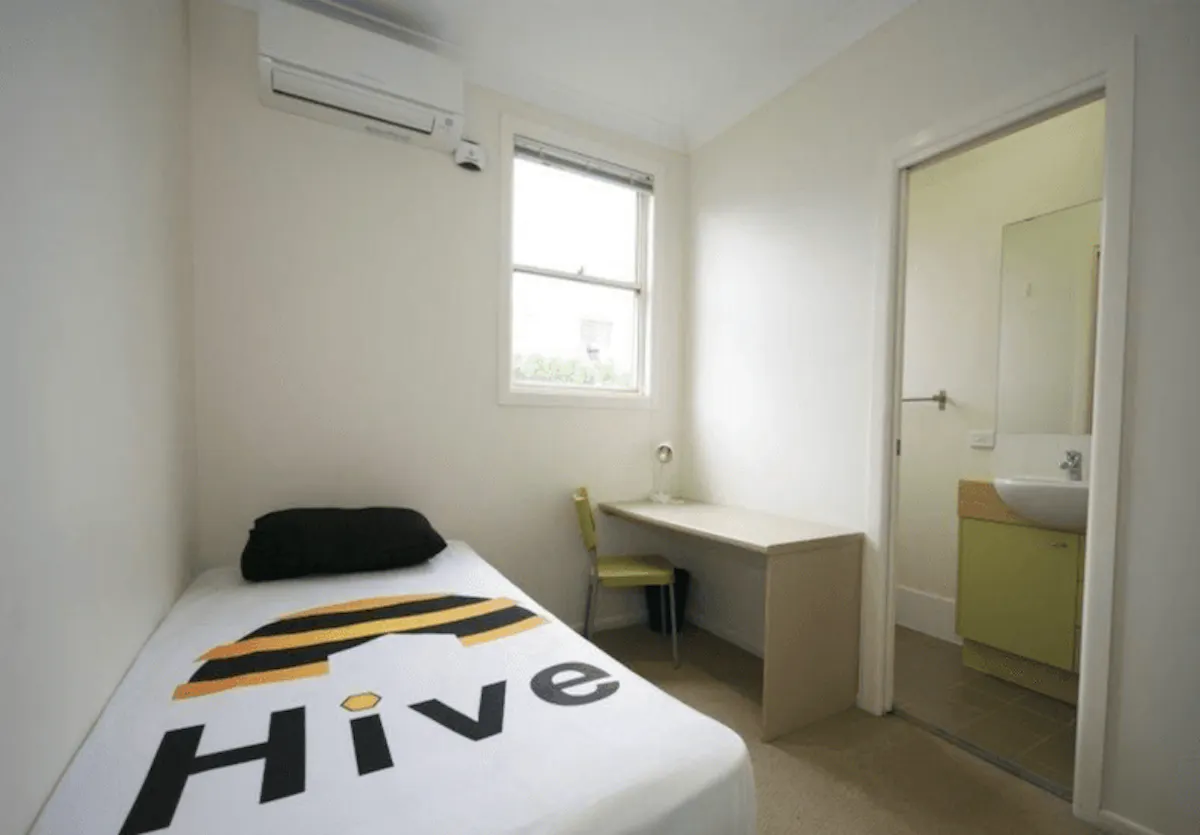 Beautiful Room with A/C & Ensuite ROOM