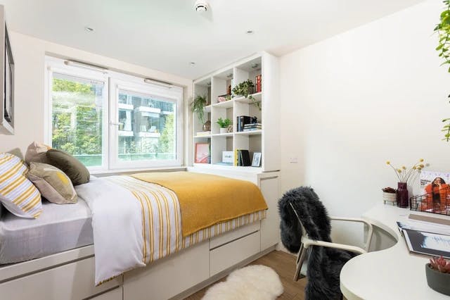 drapery-place-london-Ensuite Extra Large Standard Double