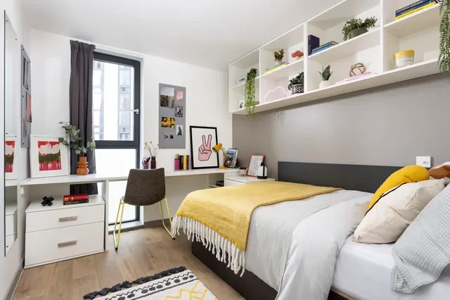 parkway-gate-manchester-Ensuite Large High Double