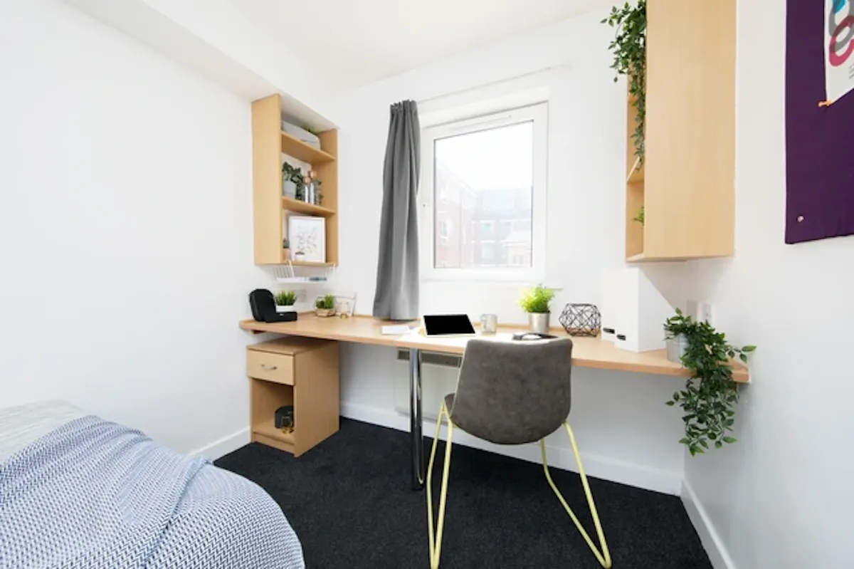 Ensuite: Three Bed Flat Medium Standard Double ROOM