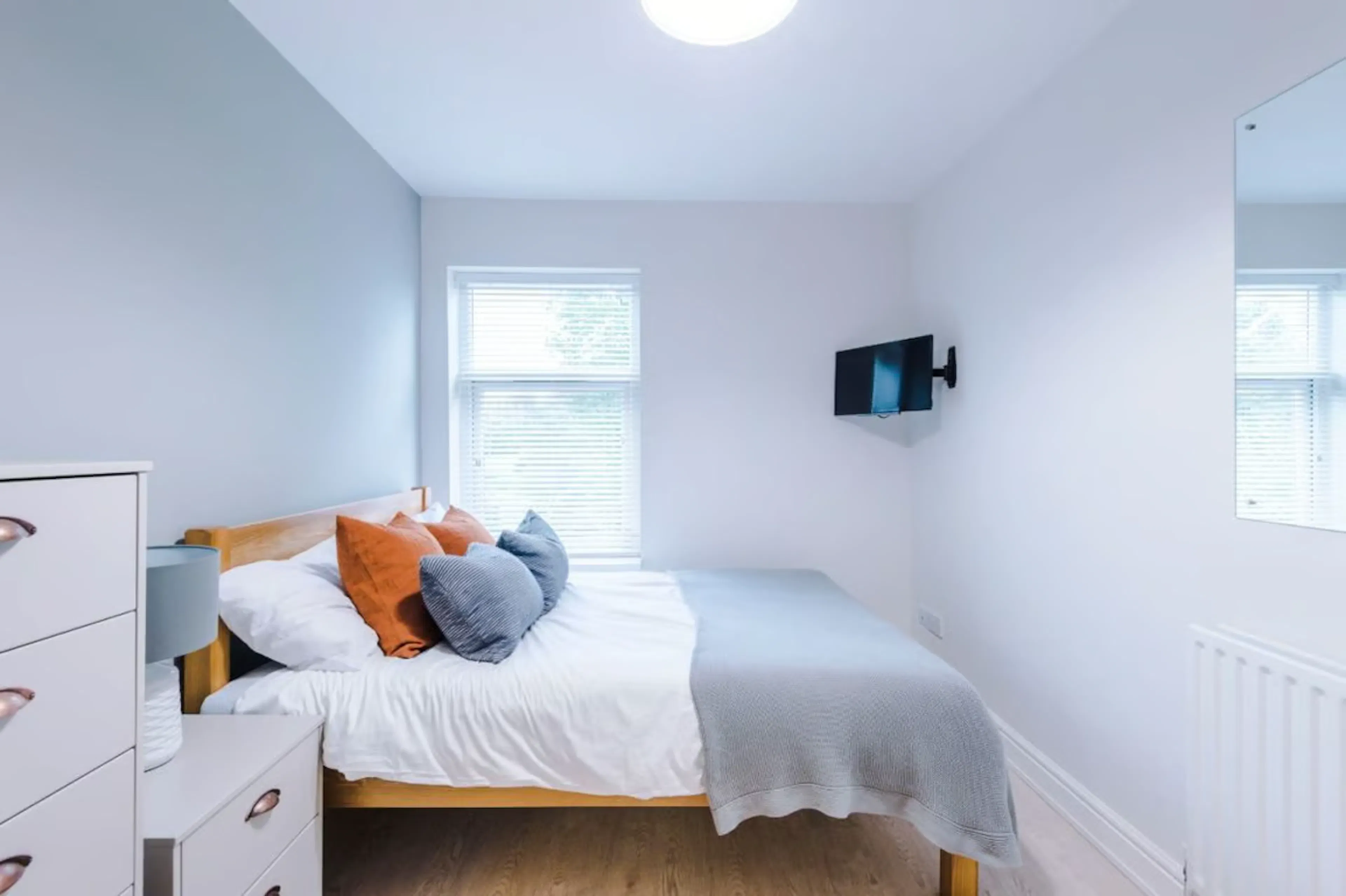 9 Bedroom Apartment ROOM 2