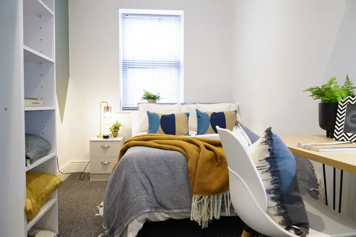 5 Bed Apartment ROOM