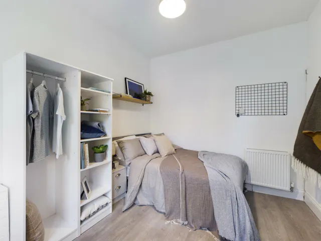 6 Bed Apartment room image 2