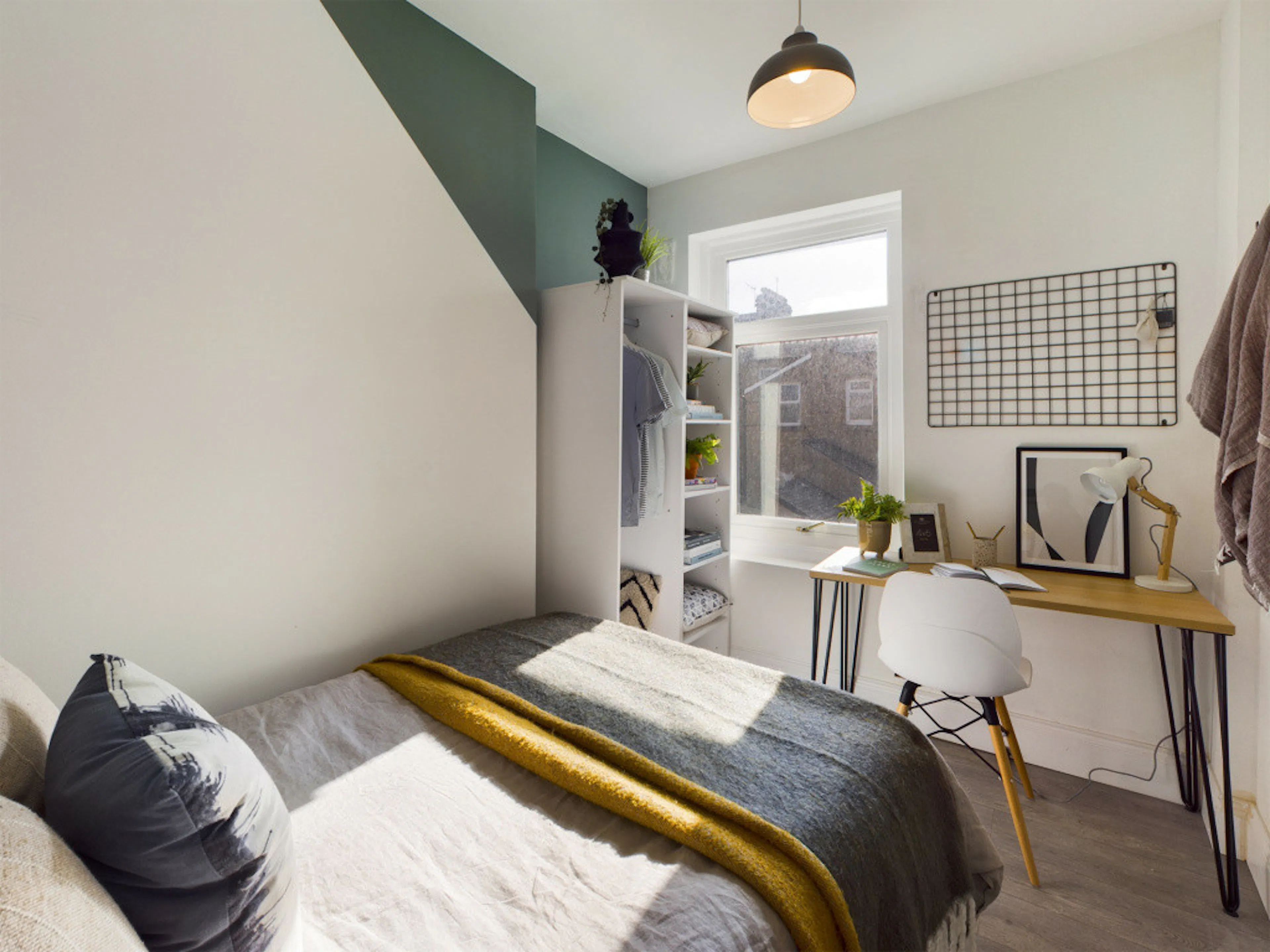 6 Bed Apartment ROOM 2
