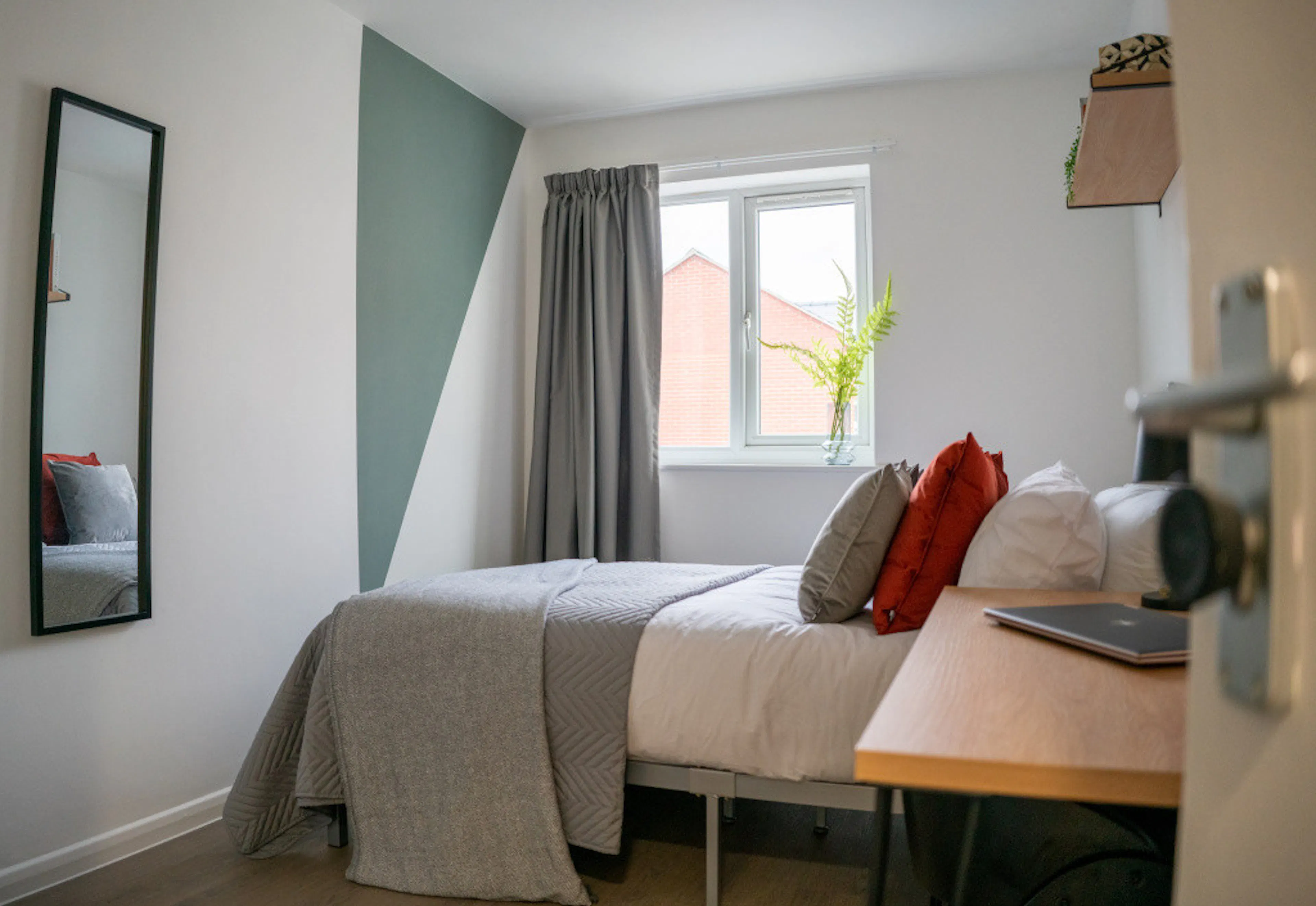 7 Bed Apartment ROOM 3
