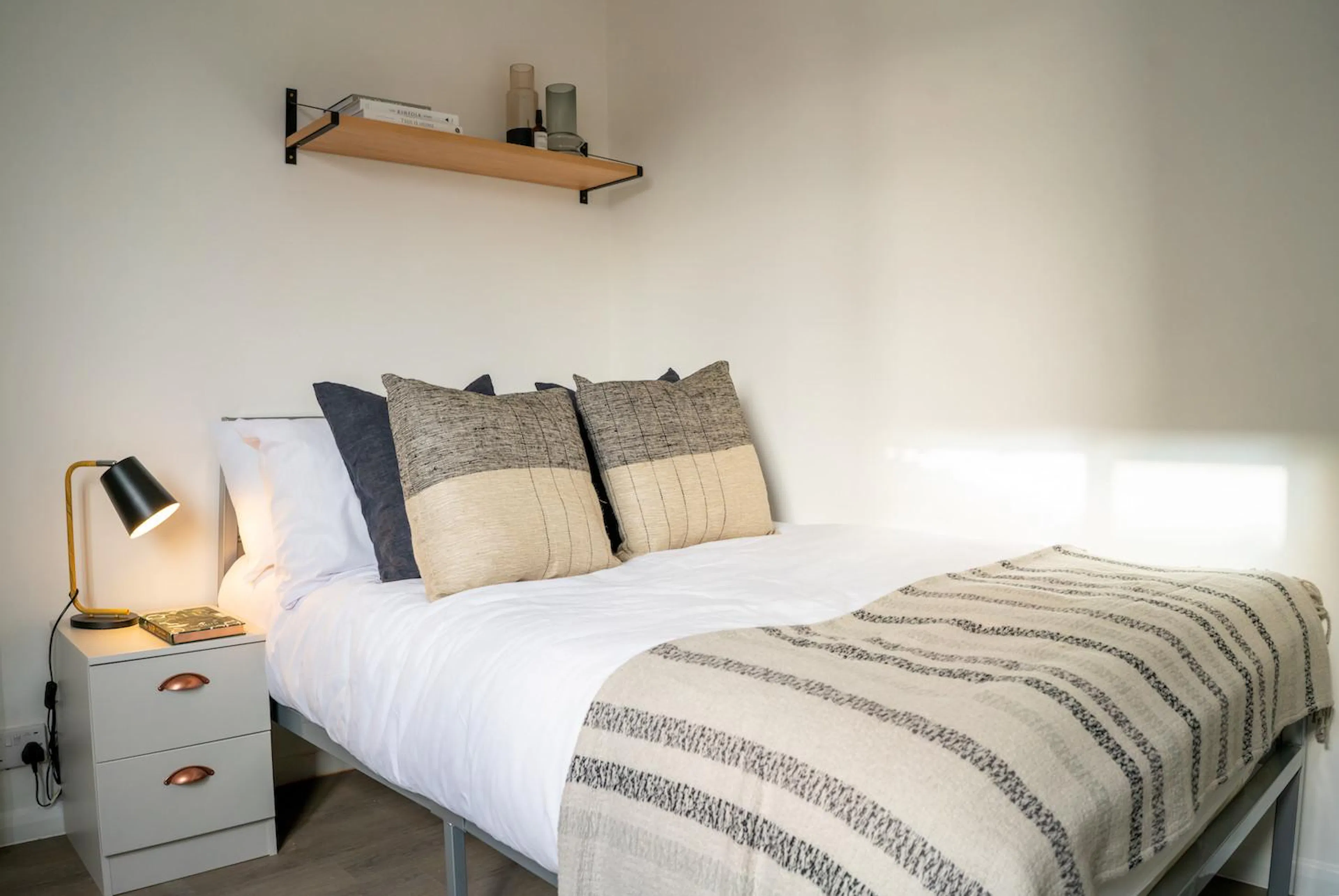 5 Bed Apartment ROOM 1