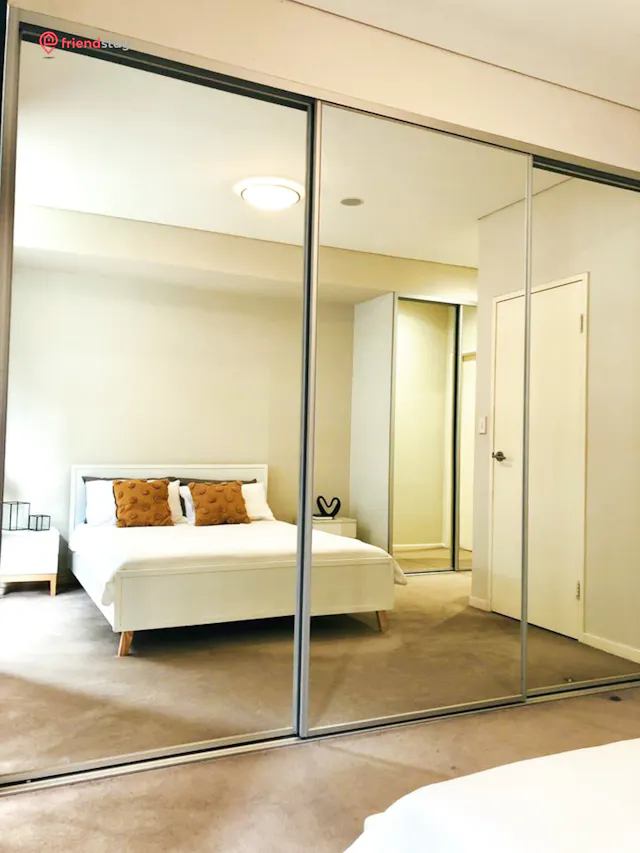 Master Ensuite room image 2