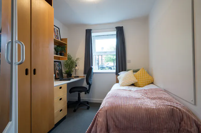 Standard Ensuite room image 1