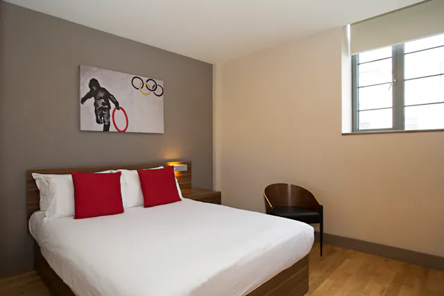 Single En-suite Bedroom room image 1