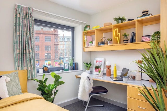 Ensuite: Two Bed Flat Medium Standard Double