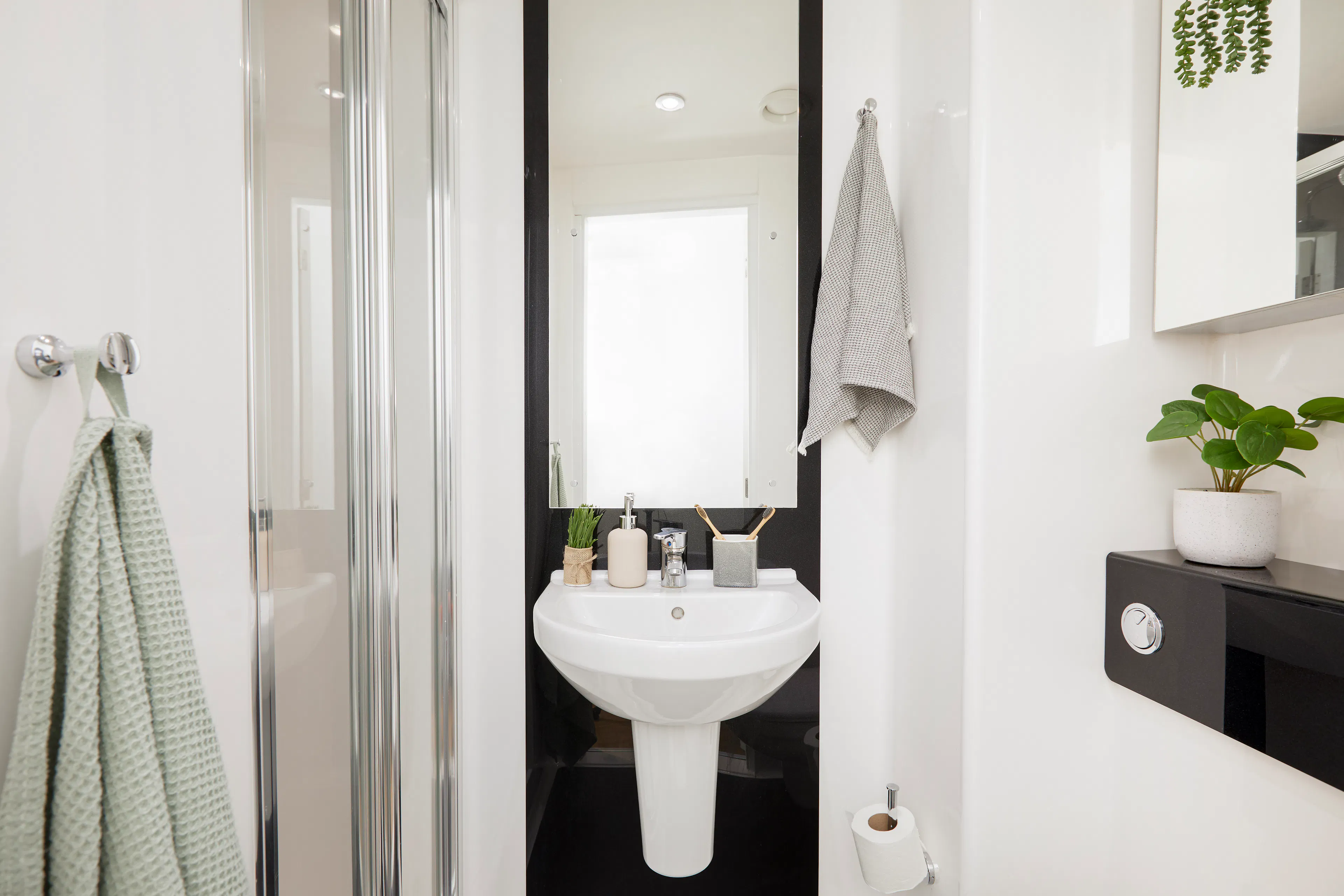 Studio Large Standard Double BATHROOM 3