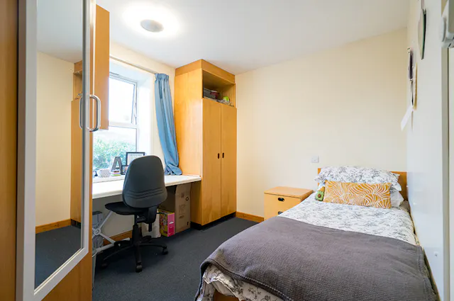 Standard Ensuite room image 2