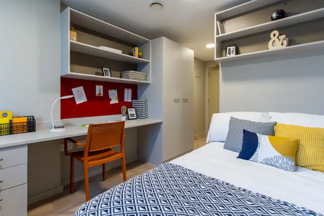 Block B Sky Lounge Level Silver En Suite room image 1
