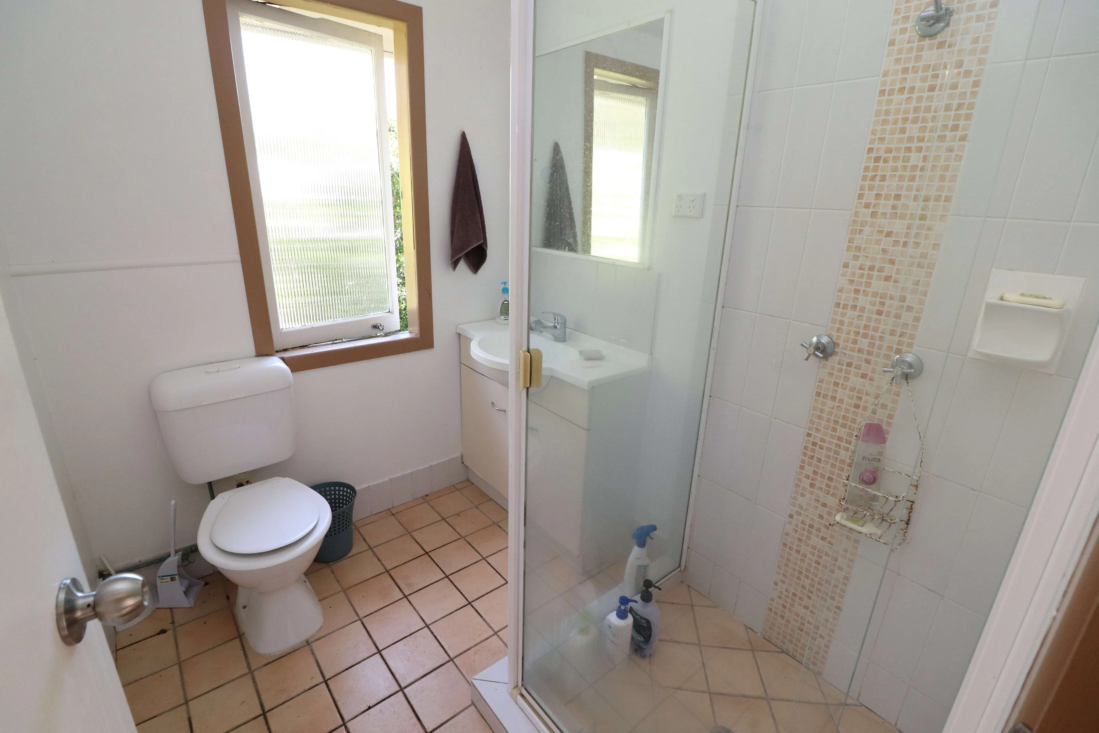 Breezy Double Room BATHROOM 3