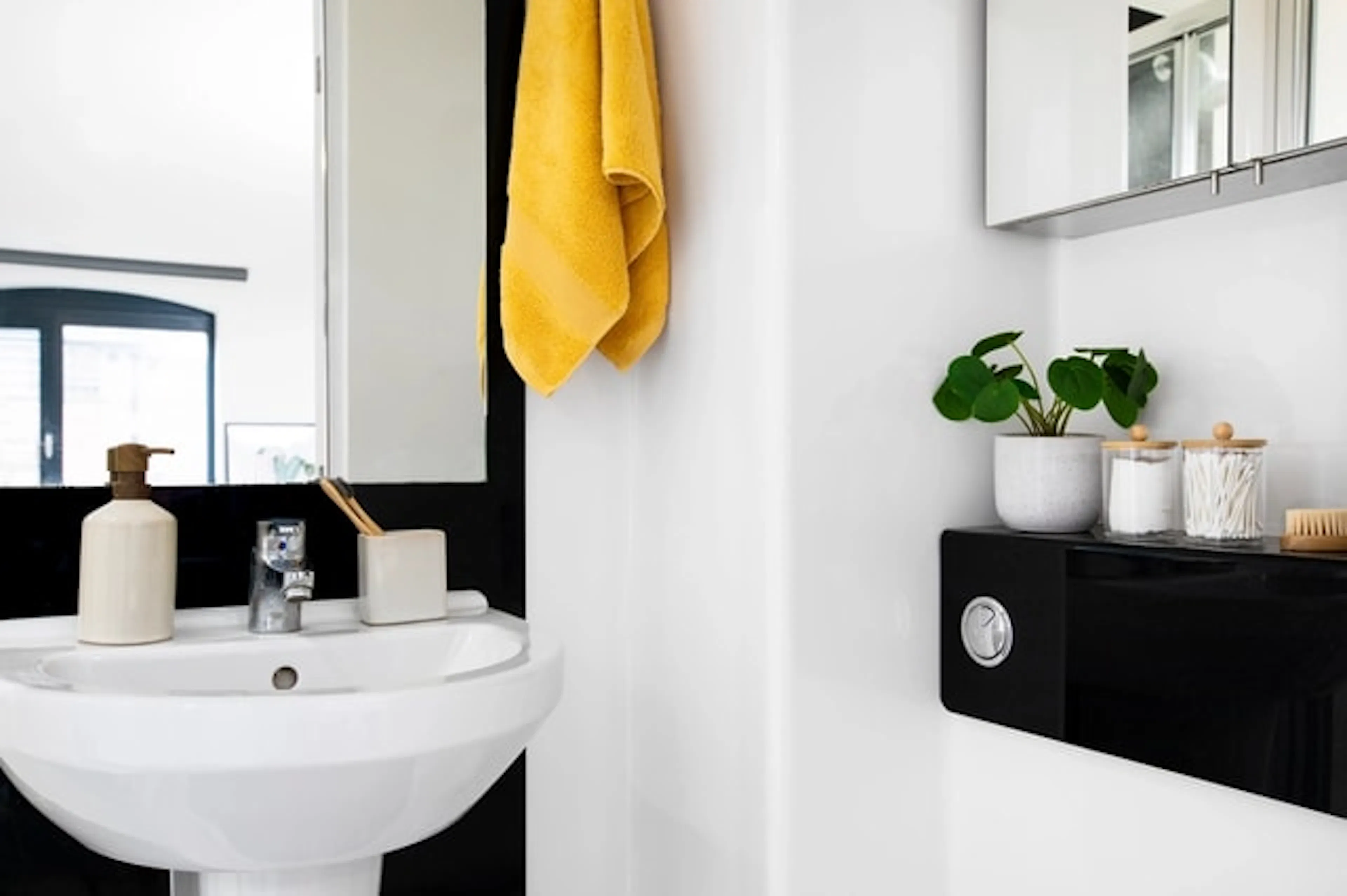 Studio Medium High Double BATHROOM 4