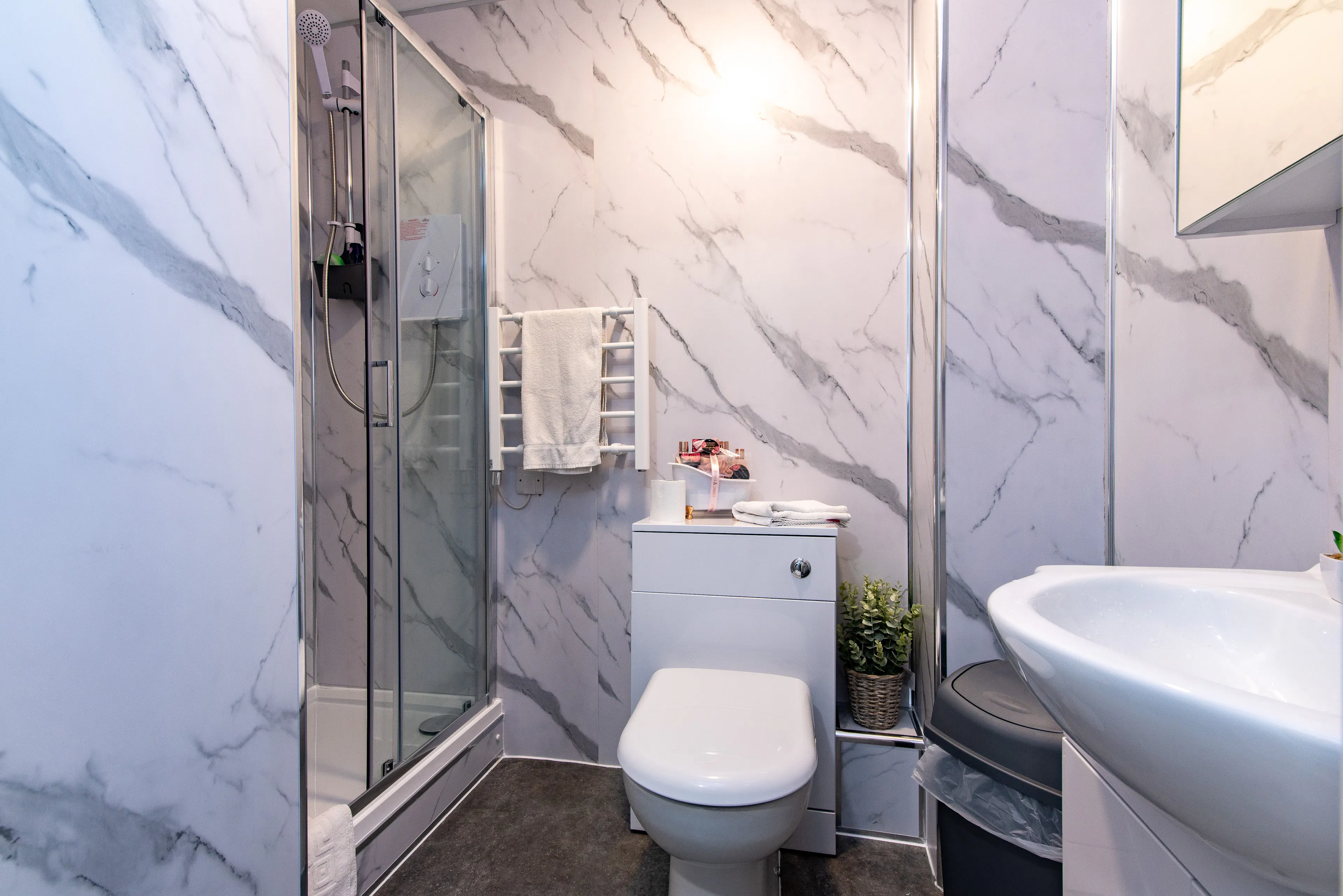 4 Bed Cluster BATHROOM 2