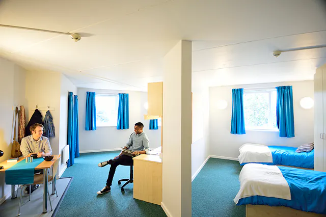 Large Twin Ensuite Studio room image 1
