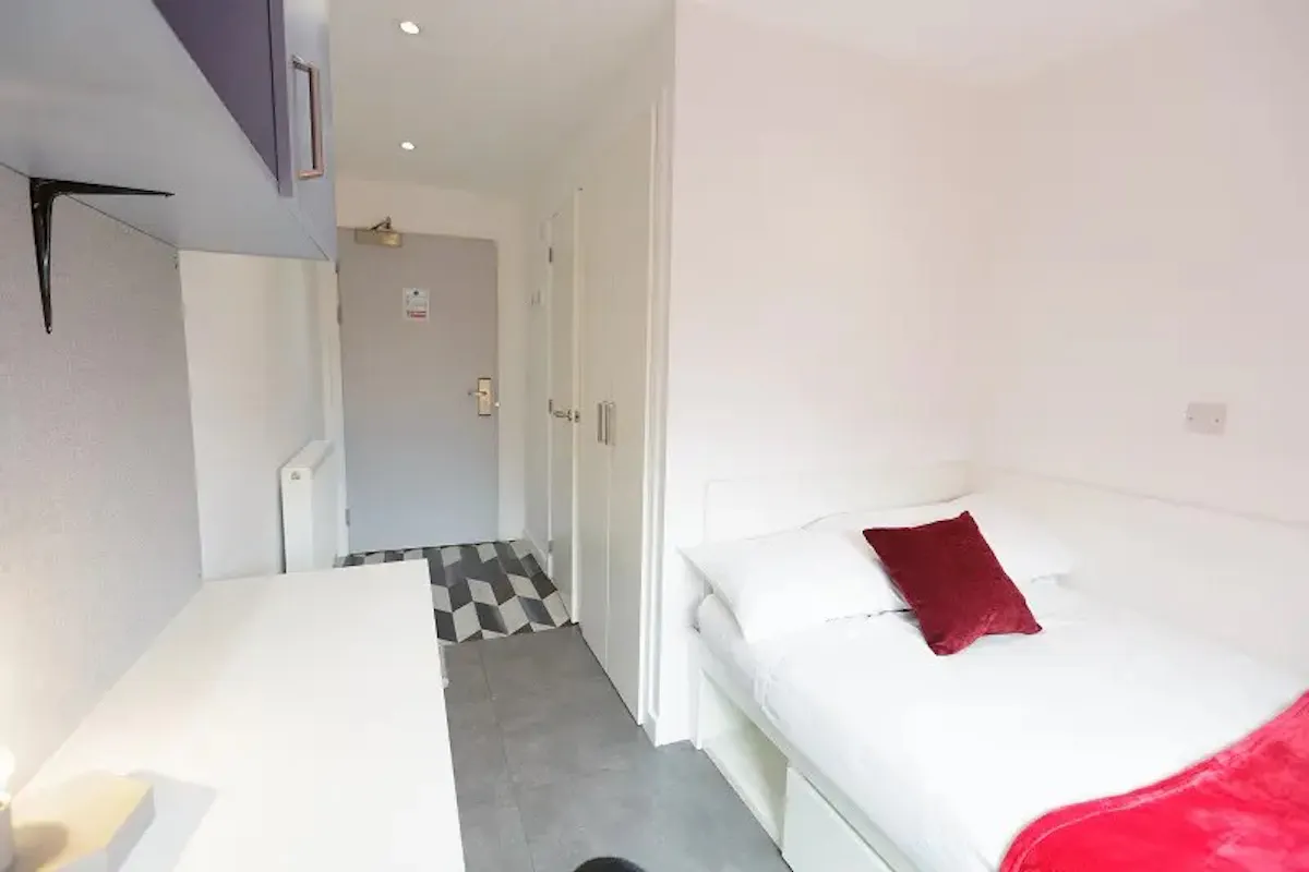 Bronze En-suite (Lower Levels) ROOM