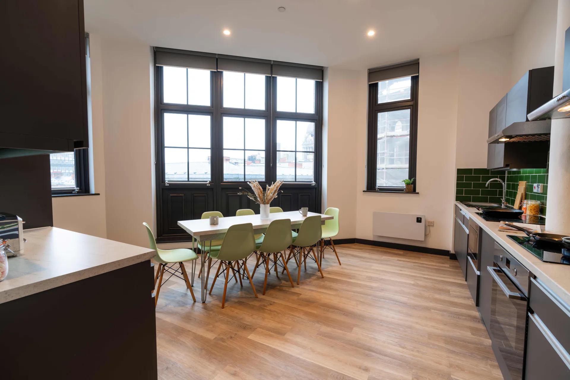 Bronze En-Suite KITCHEN 1