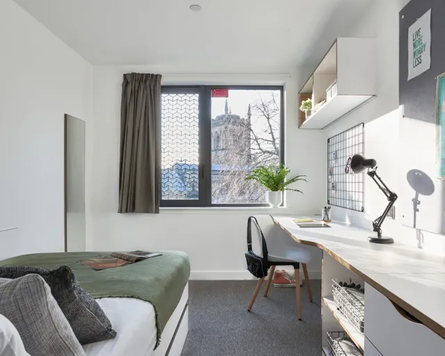 Bronze En-suite room image 3