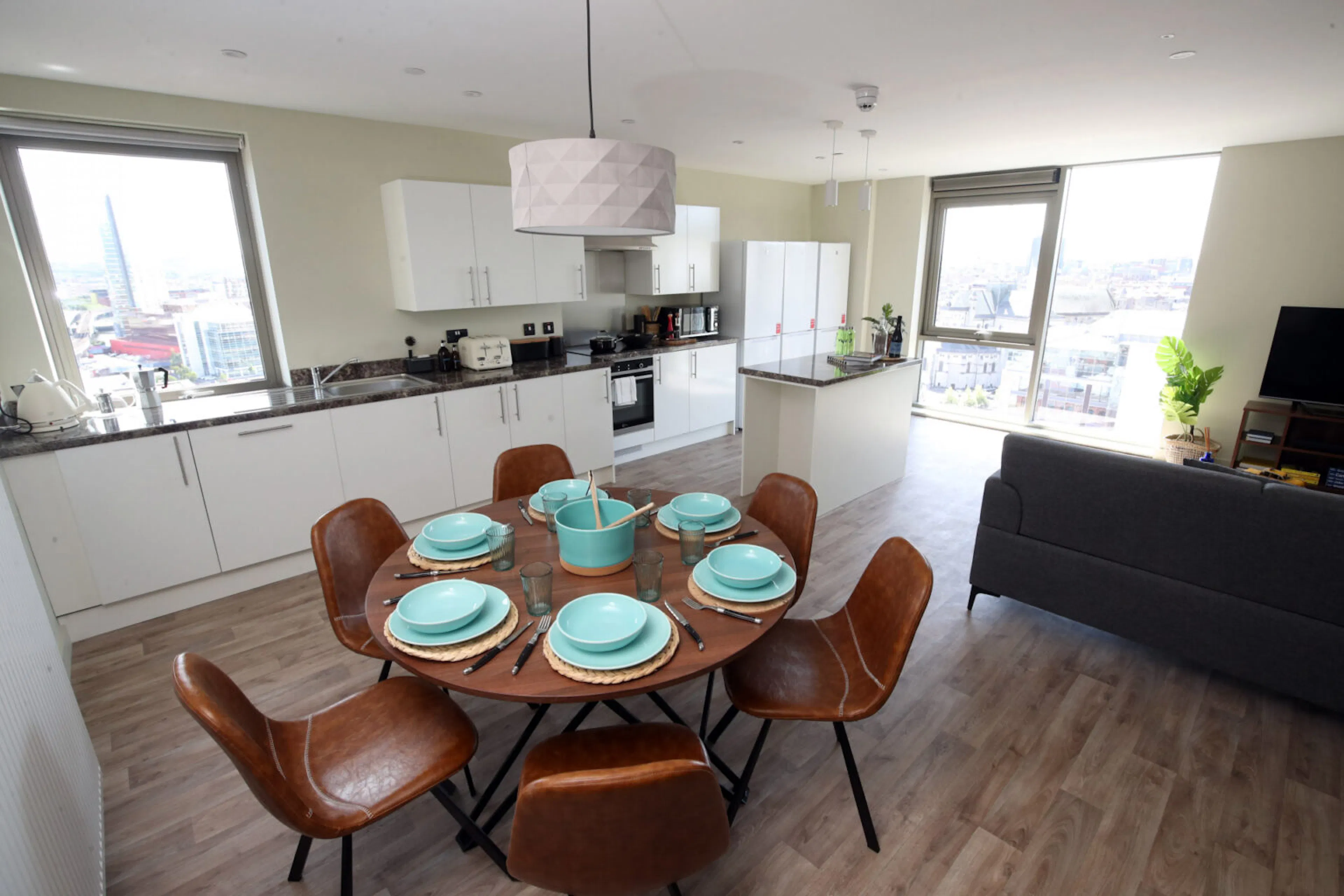 Bronze En-Suite KITCHEN 4