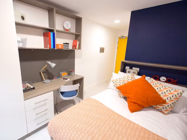 foundry-courtyard-glasgow-Bronze Plus En Suite-1