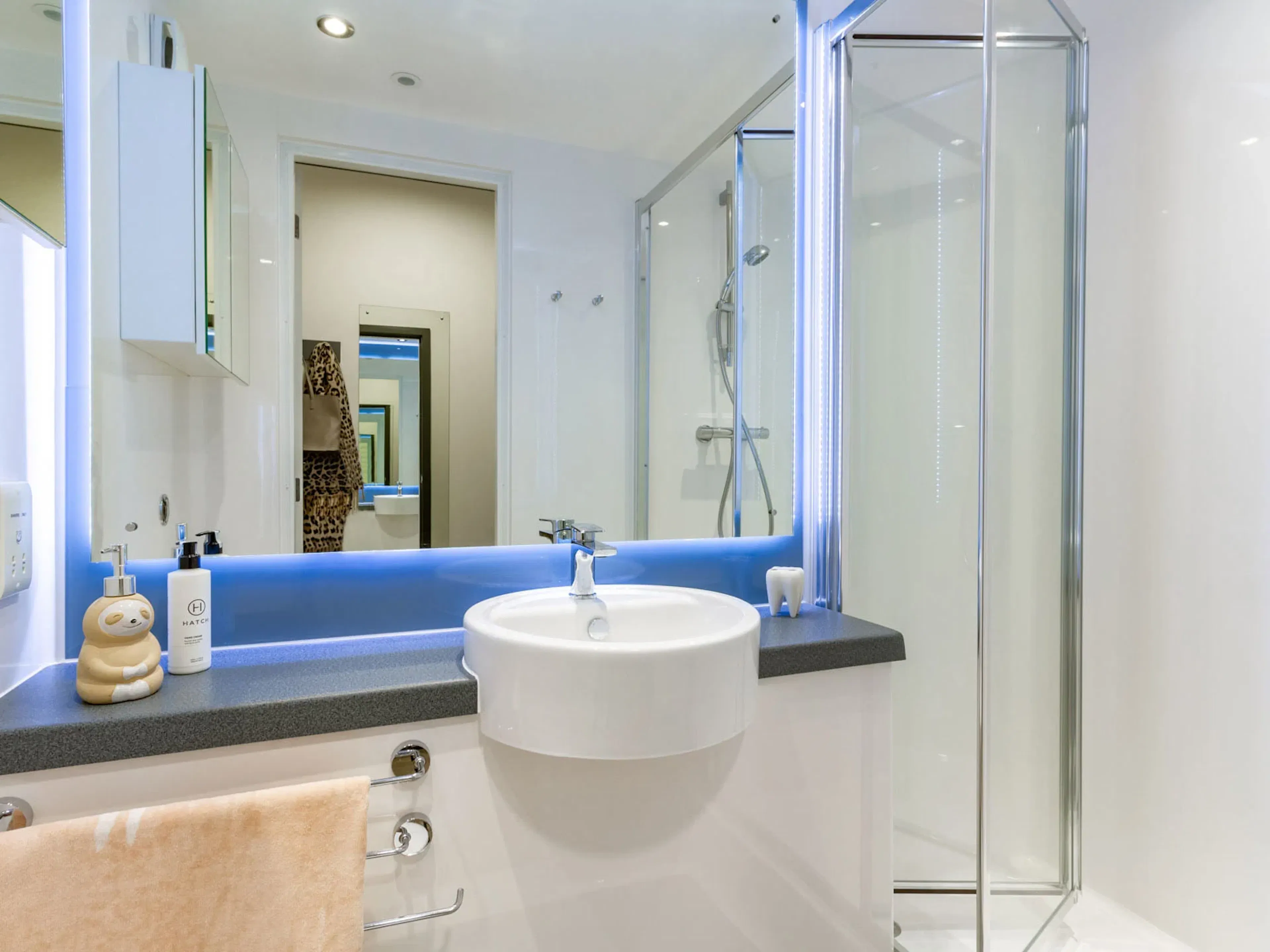 Bronze En Suite 6 Share BATHROOM 3
