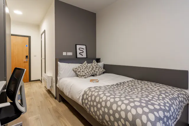 Bronze En Suite 7 Share room image 2
