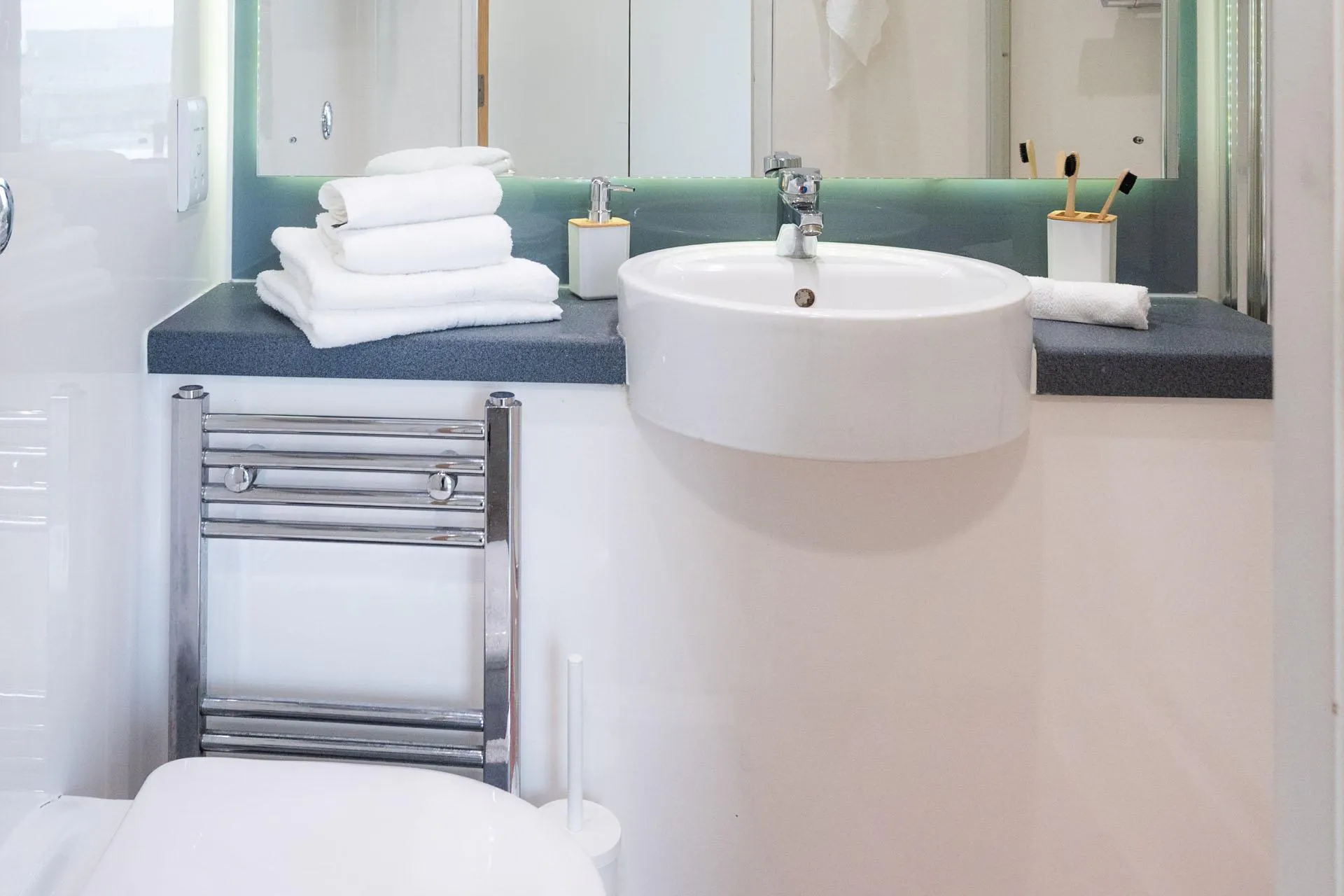 Bronze En Suite (Compact Cluster)