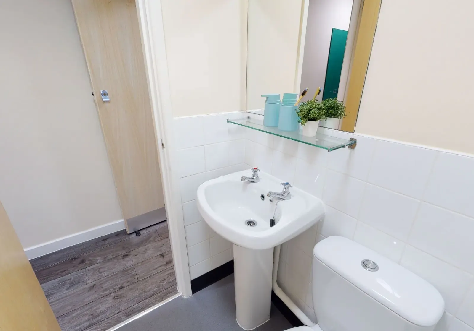 Bronze En Suite Plus
